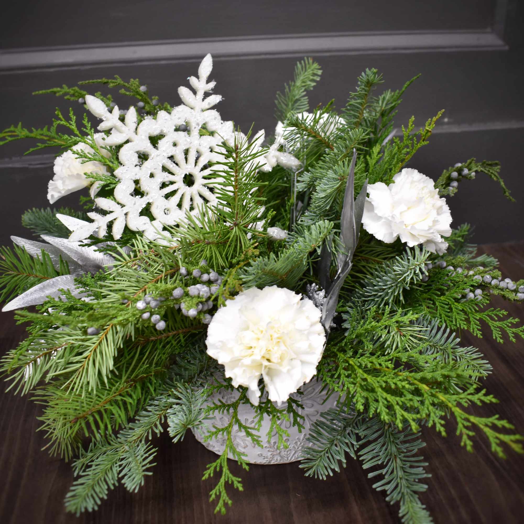 Just like a gentle snowfall, this arrangement is a beautiful sight to