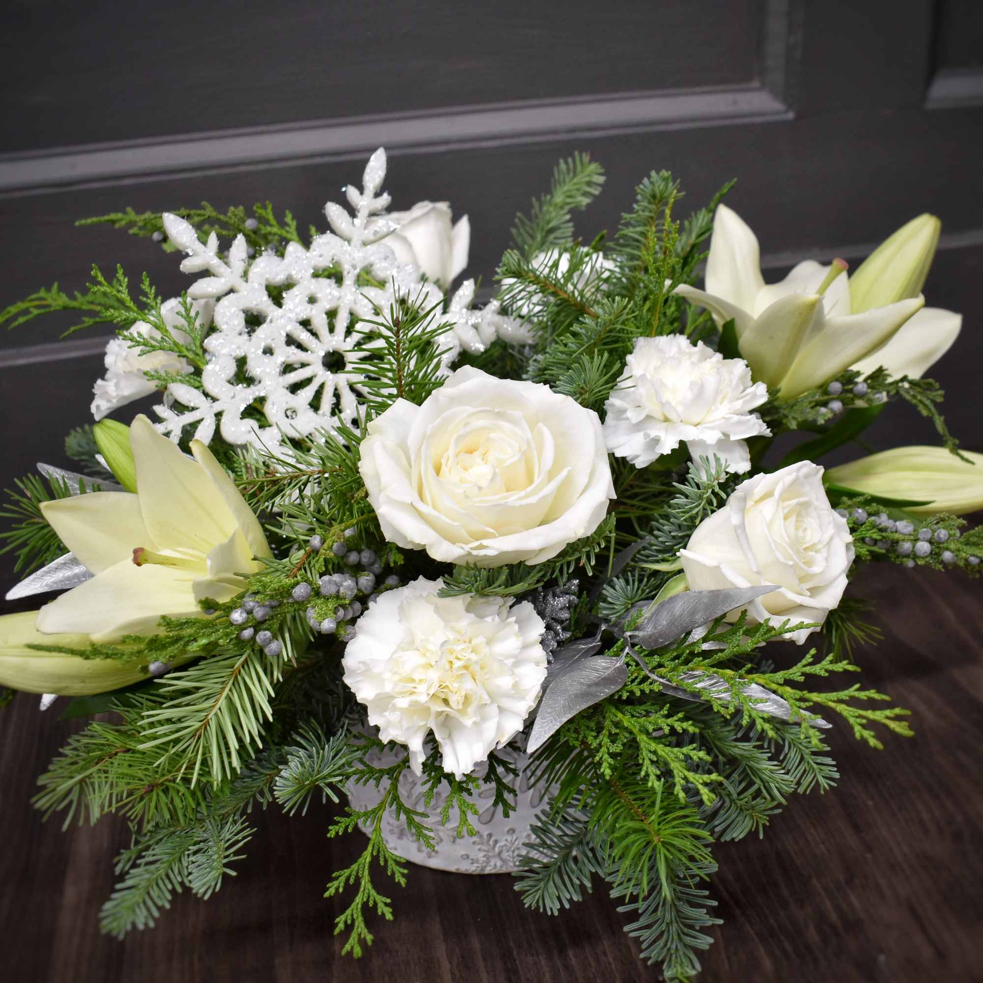 Just like a gentle snowfall, this arrangement is a beautiful sight to