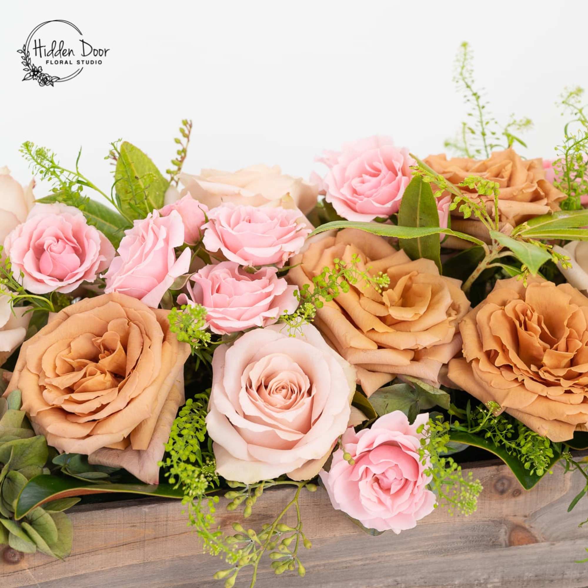 Rosewood Elegance
Warm, refined, and beautifully romantic, Rosewood Elegance pairs soft blush tones