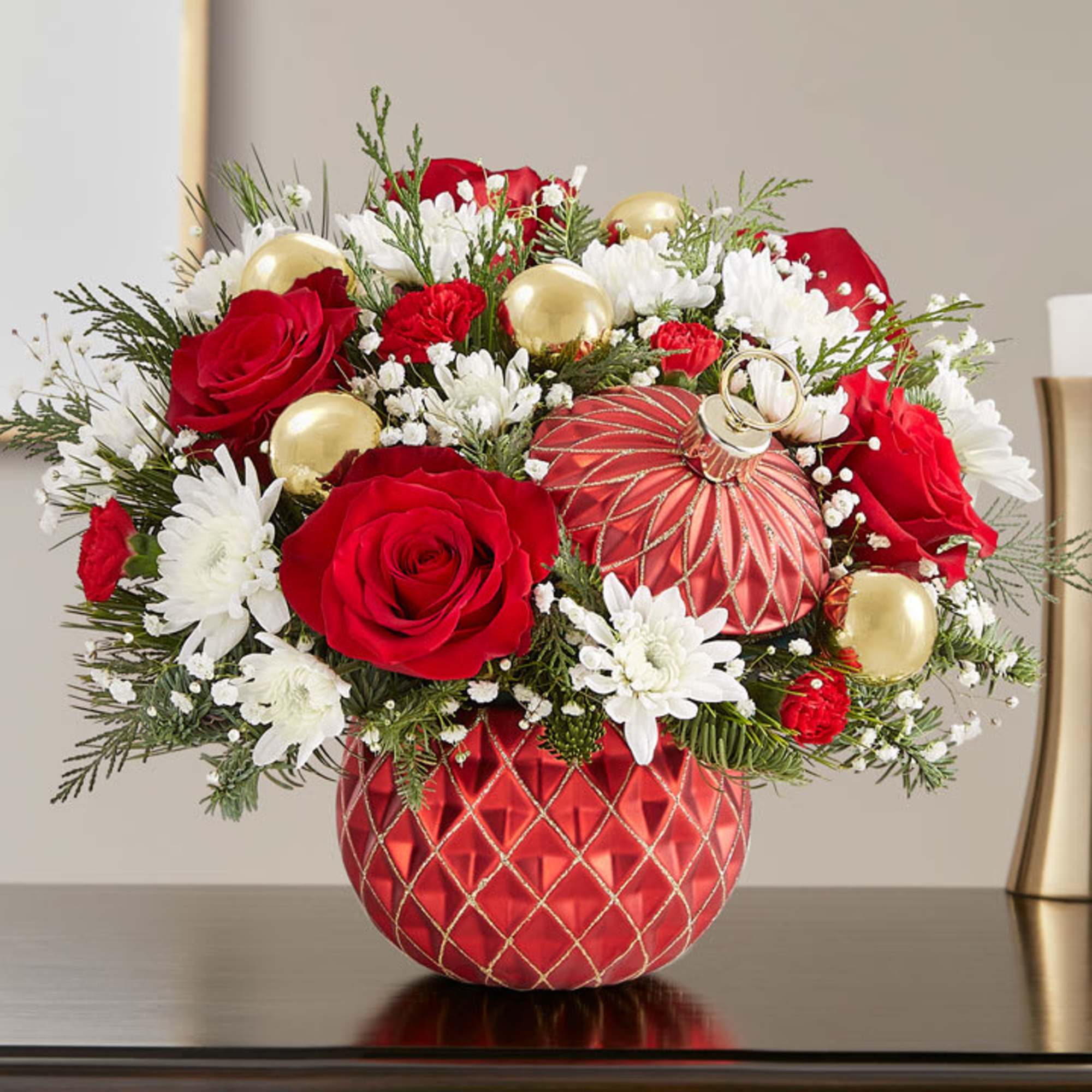 The signature beauty of the holiday season is captured in our limited-edition