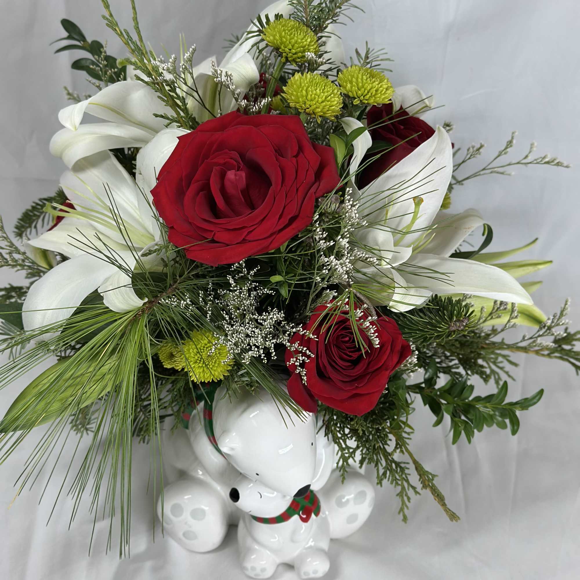 This Christmas flower arrangement features a sweet mama and baby polar bear