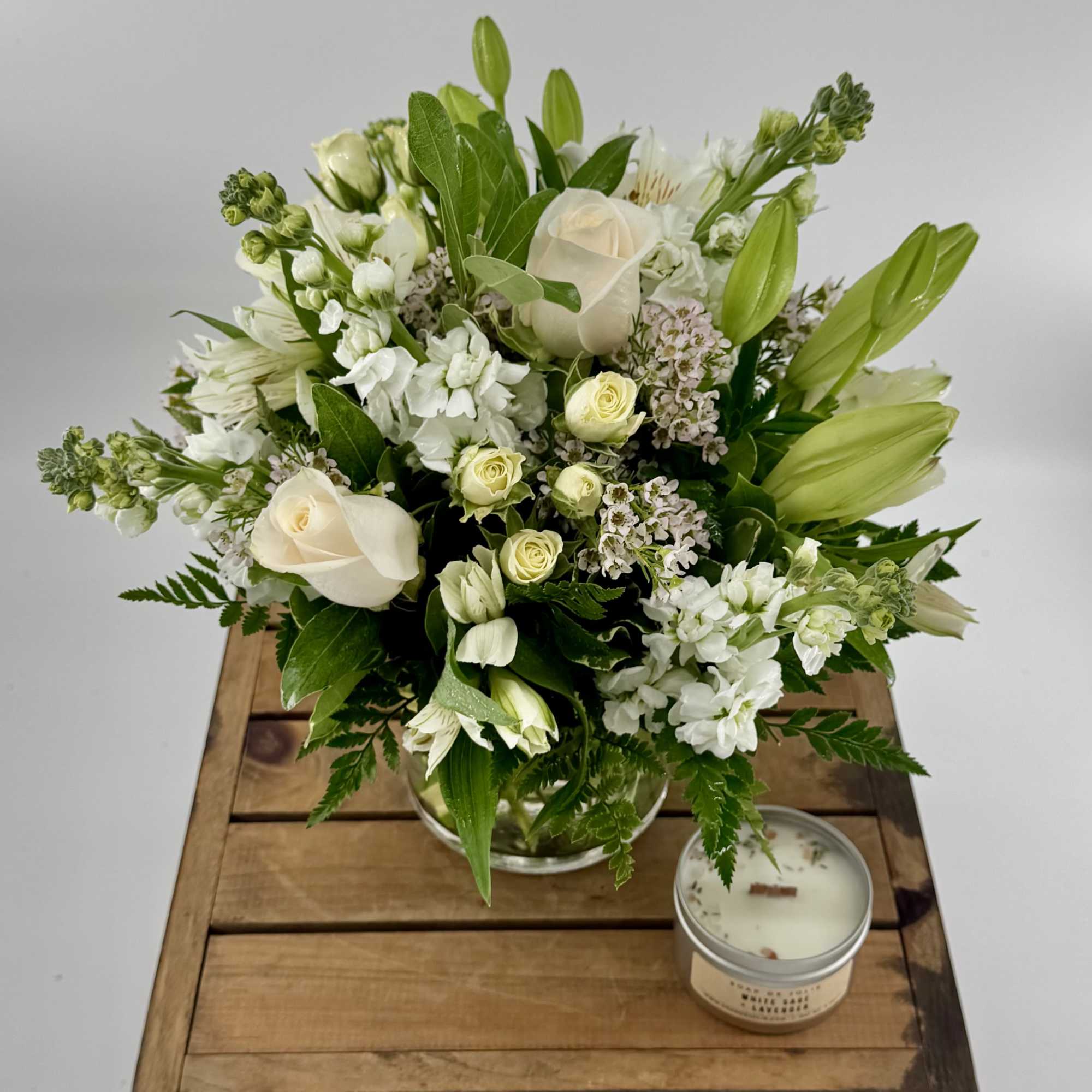 Introducing our All-White Elegant Flower Arrangement, a timeless and sophisticated masterpiece that