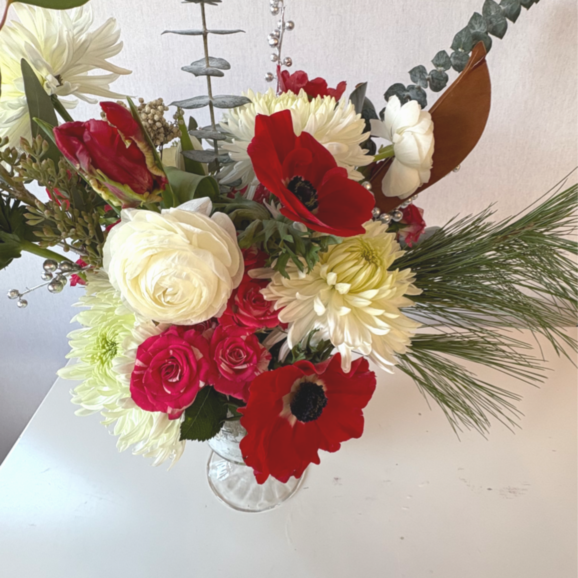 Looking at this arrangement will make any holiday more peaceful.  It