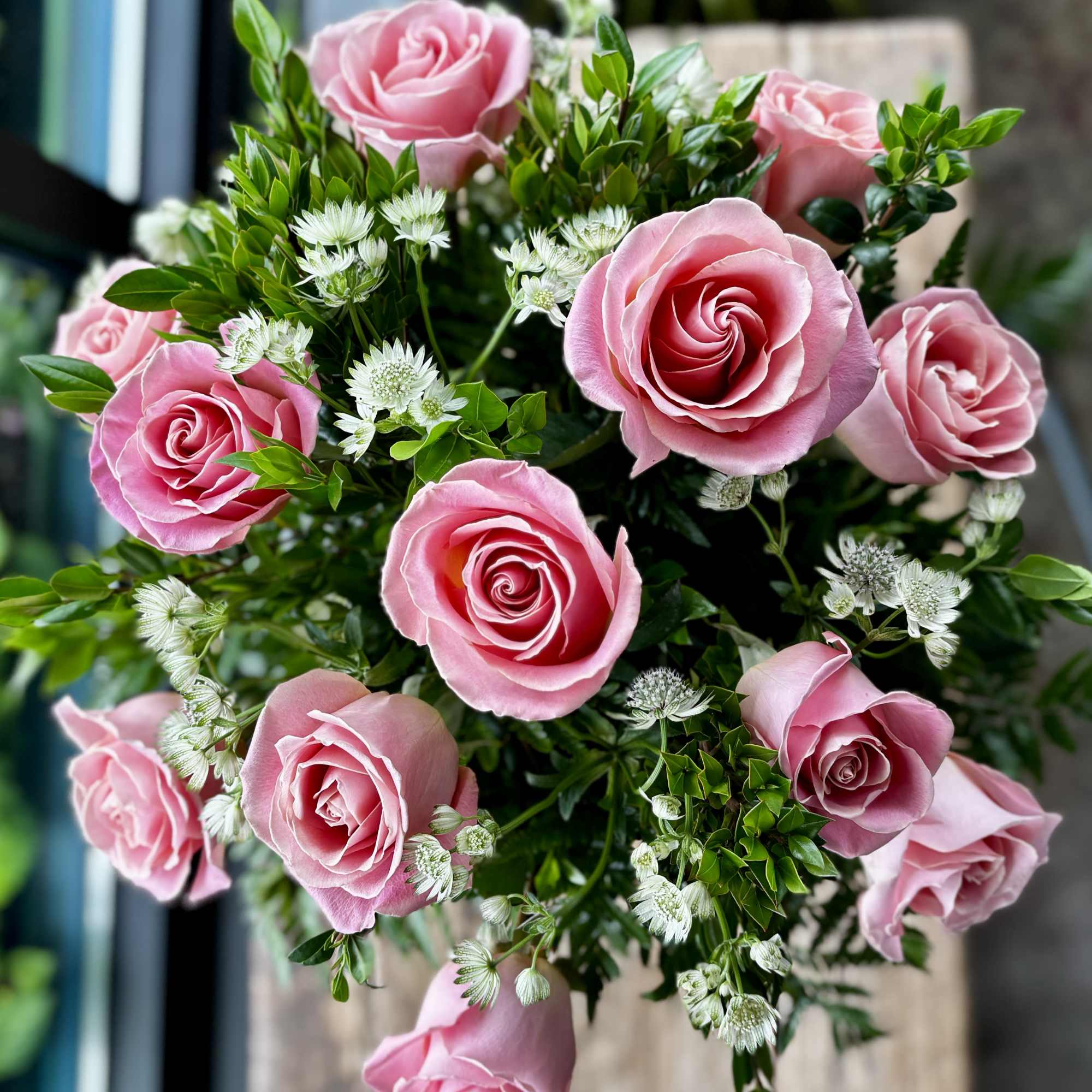 Show someone how much you care with a dozen pink roses! Premium