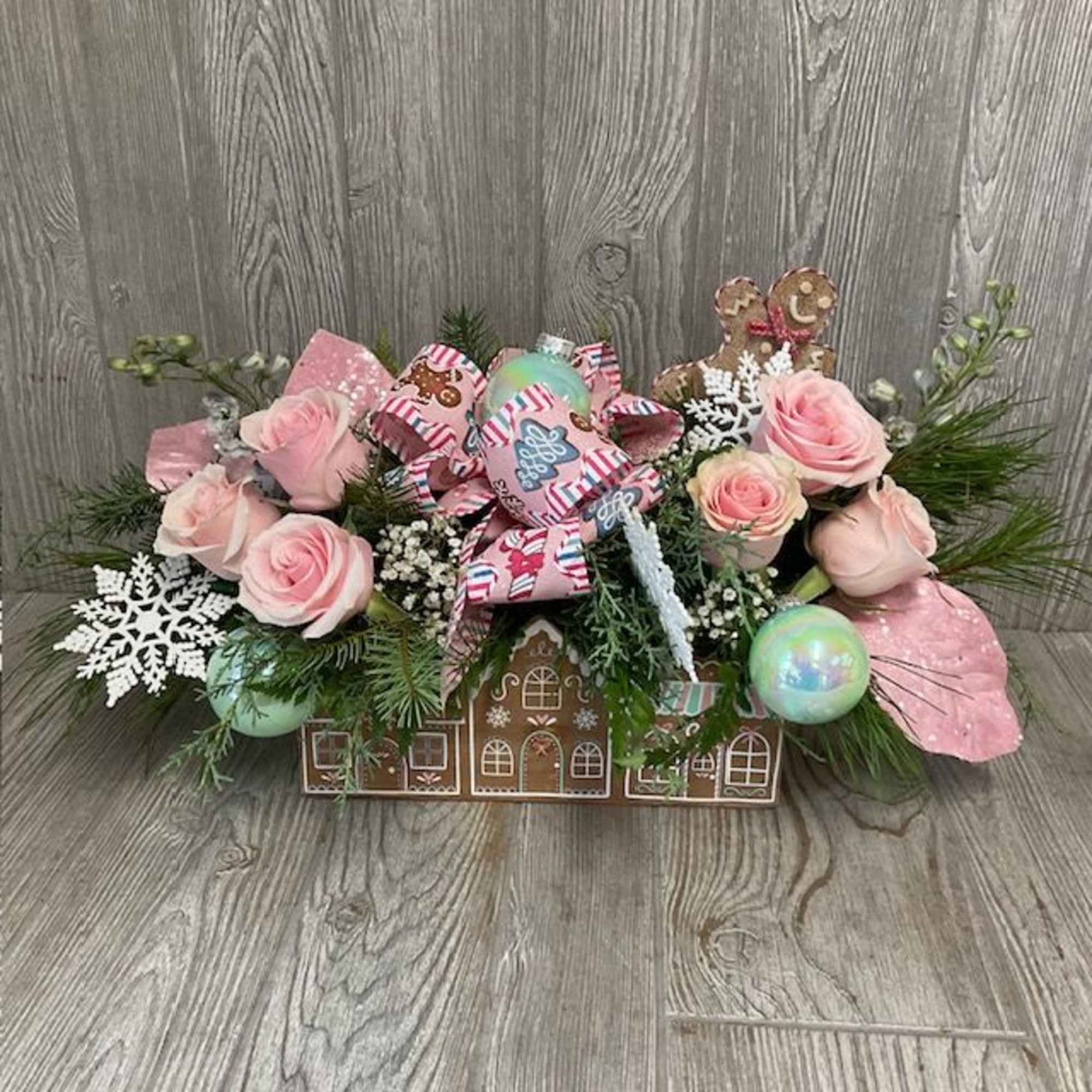 Wooden gingerbread keepsake container filled with gingerbread.