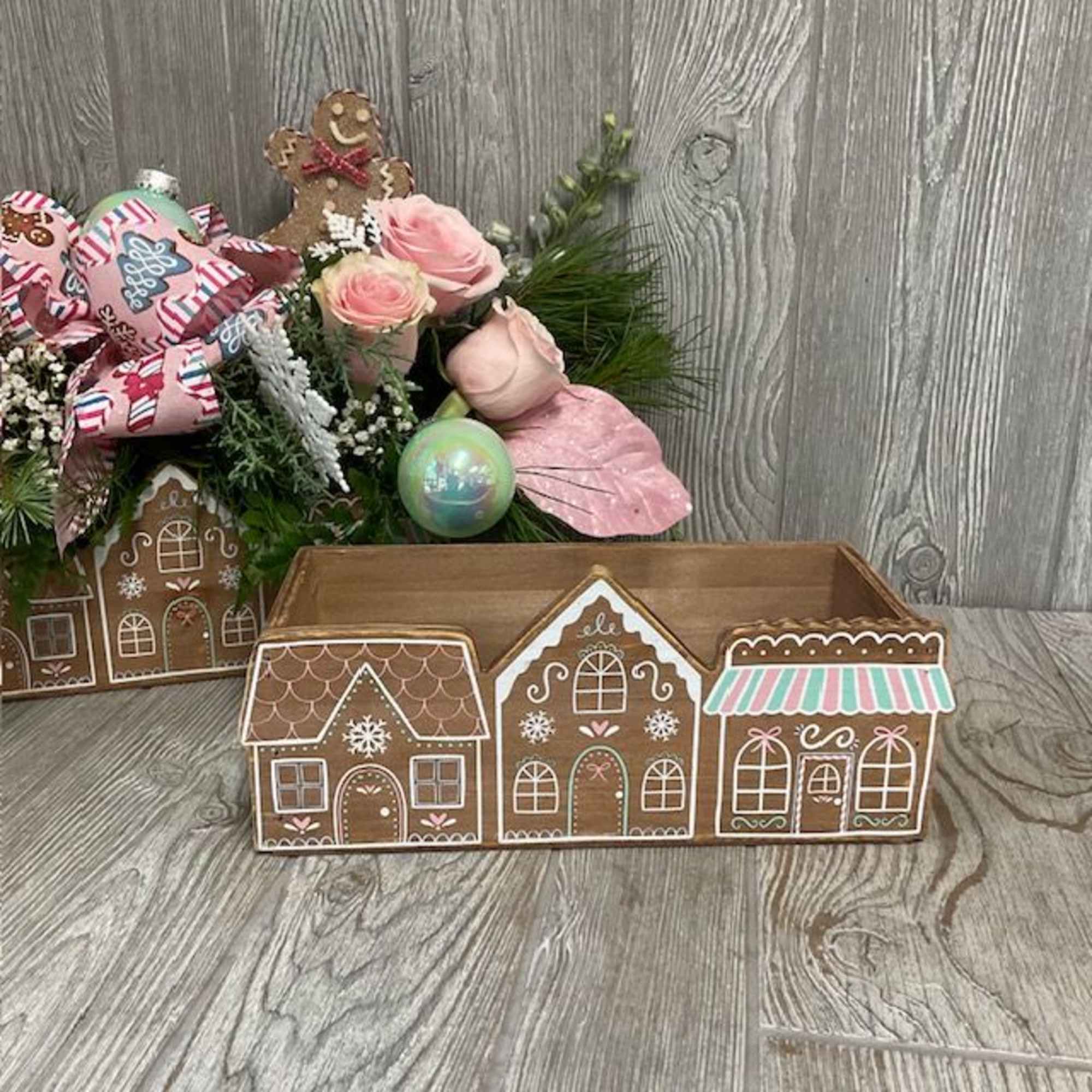 Wooden gingerbread keepsake container filled with gingerbread.