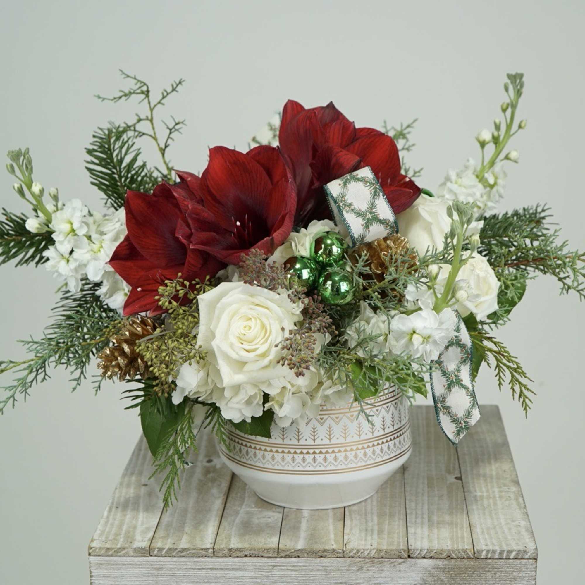 This elegant but classic deign is something out of our favorite holiday