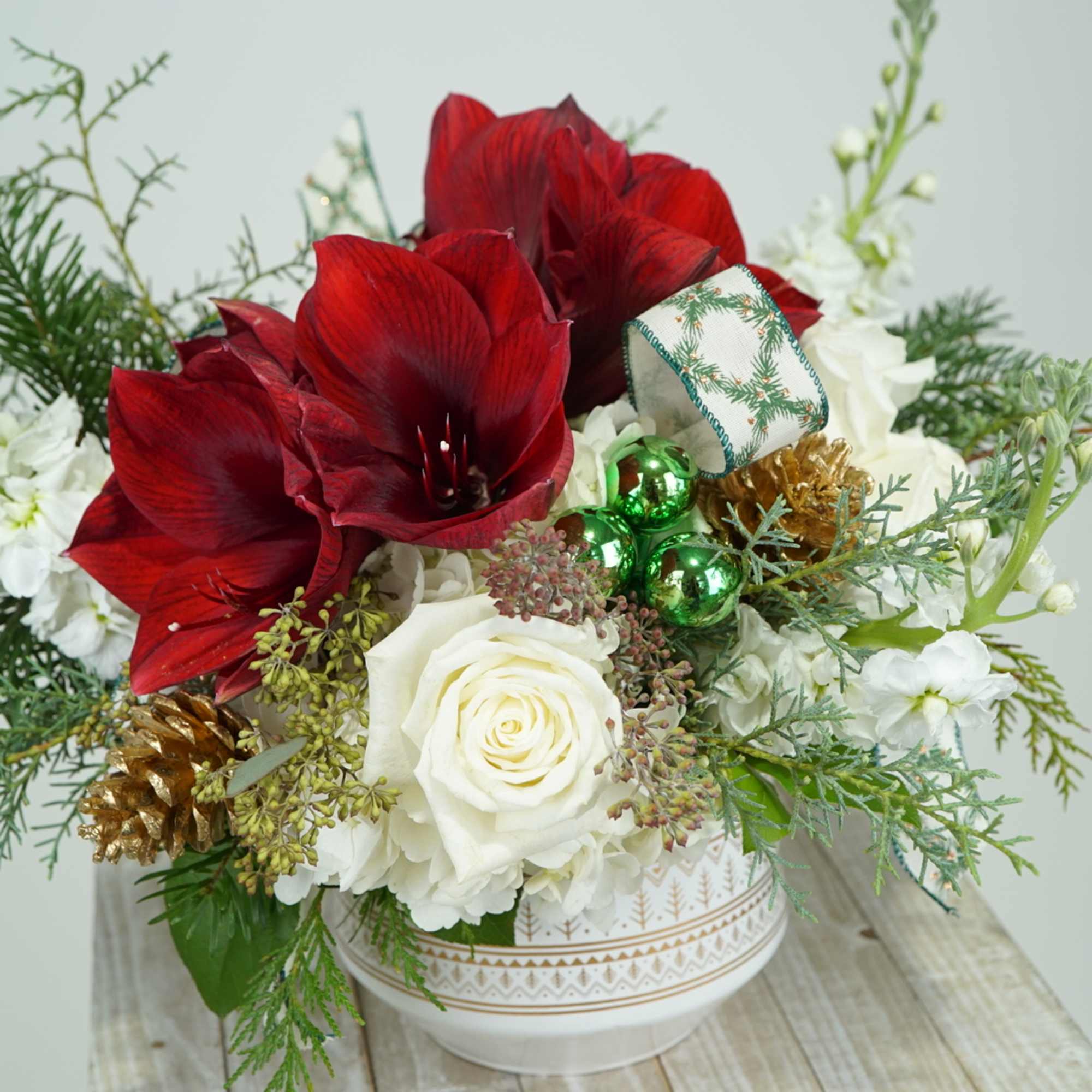 This elegant but classic deign is something out of our favorite holiday