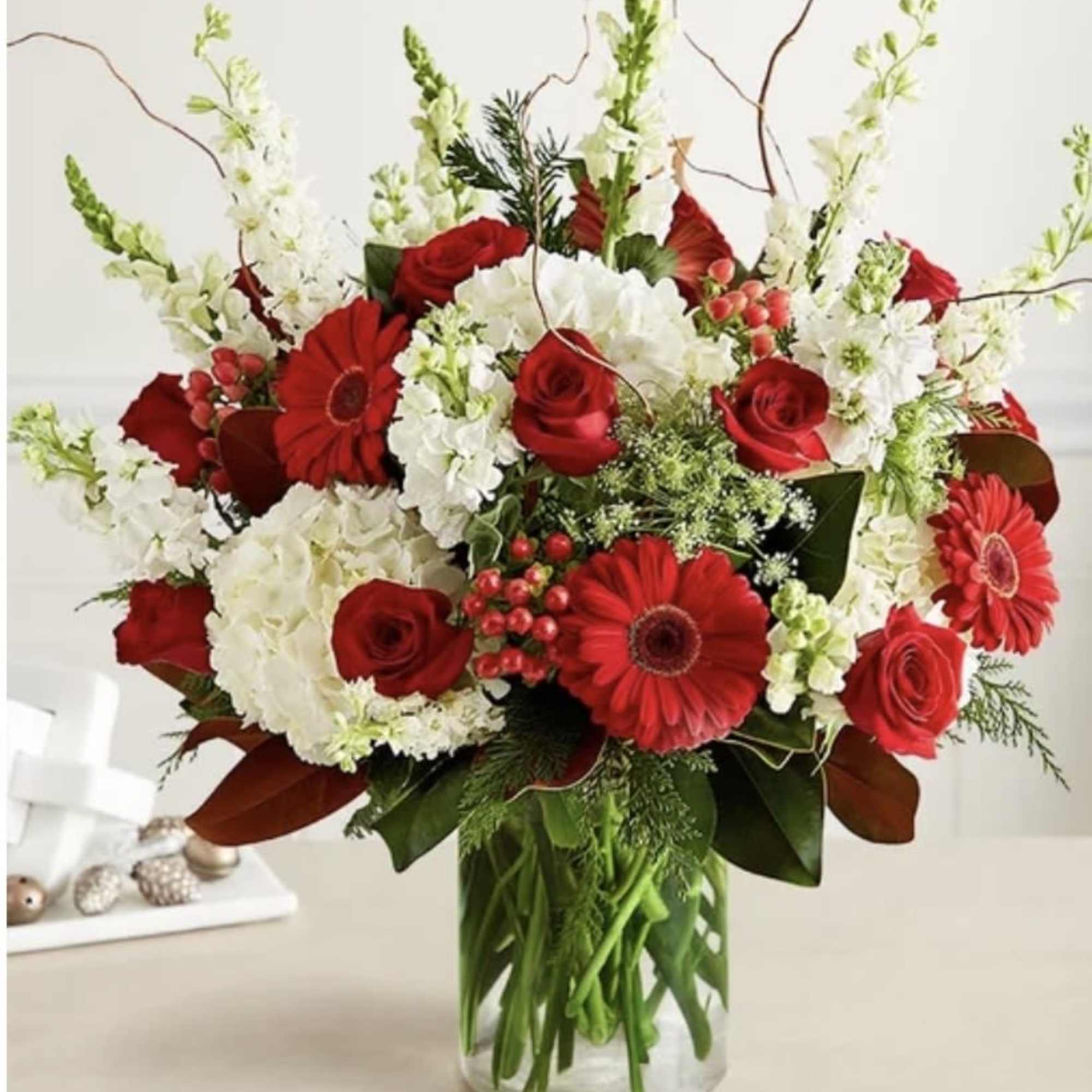 The mix of colors,its red tone iluminates this time ,accompanied by white