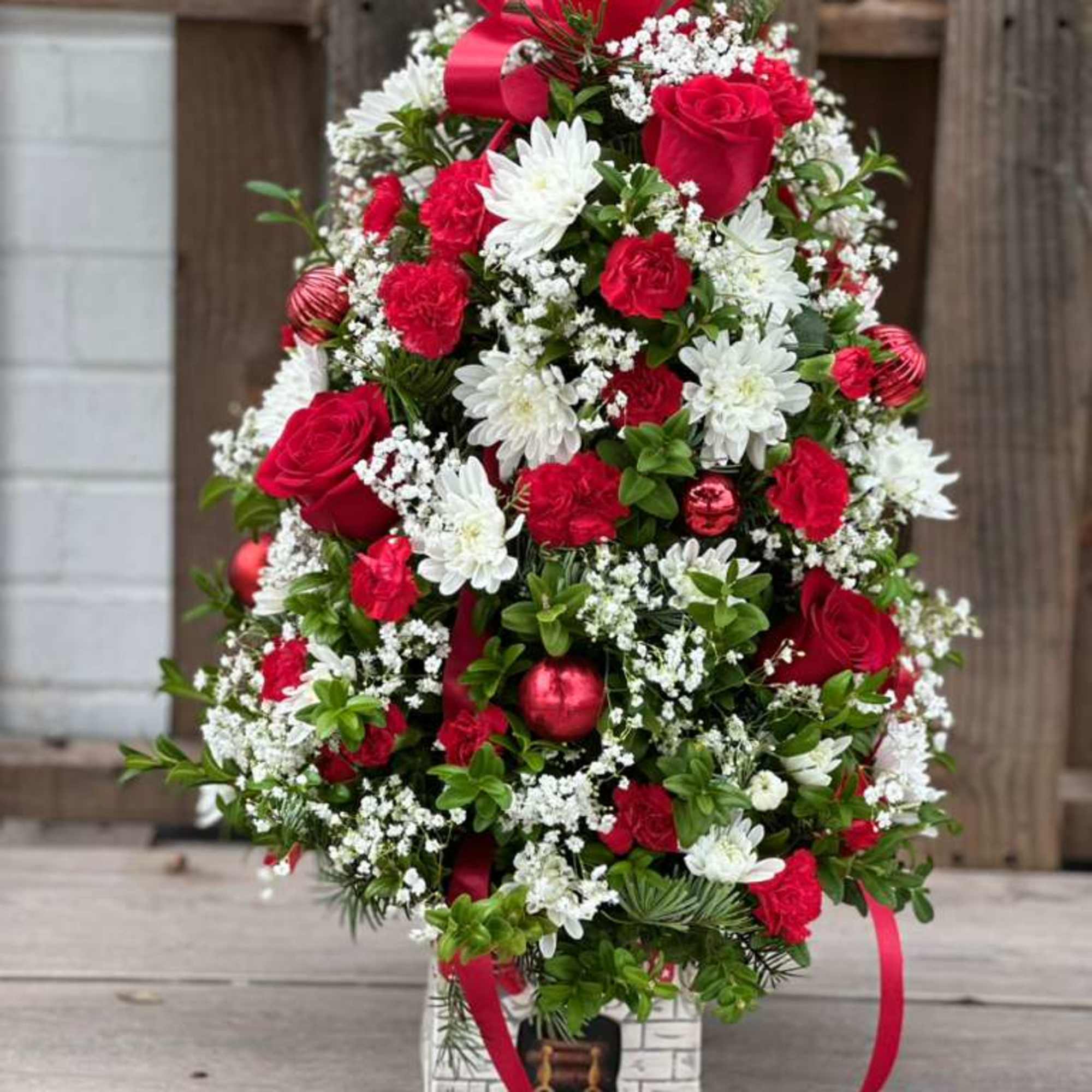 Bring the warmth of the holidays into any home with our Christmas