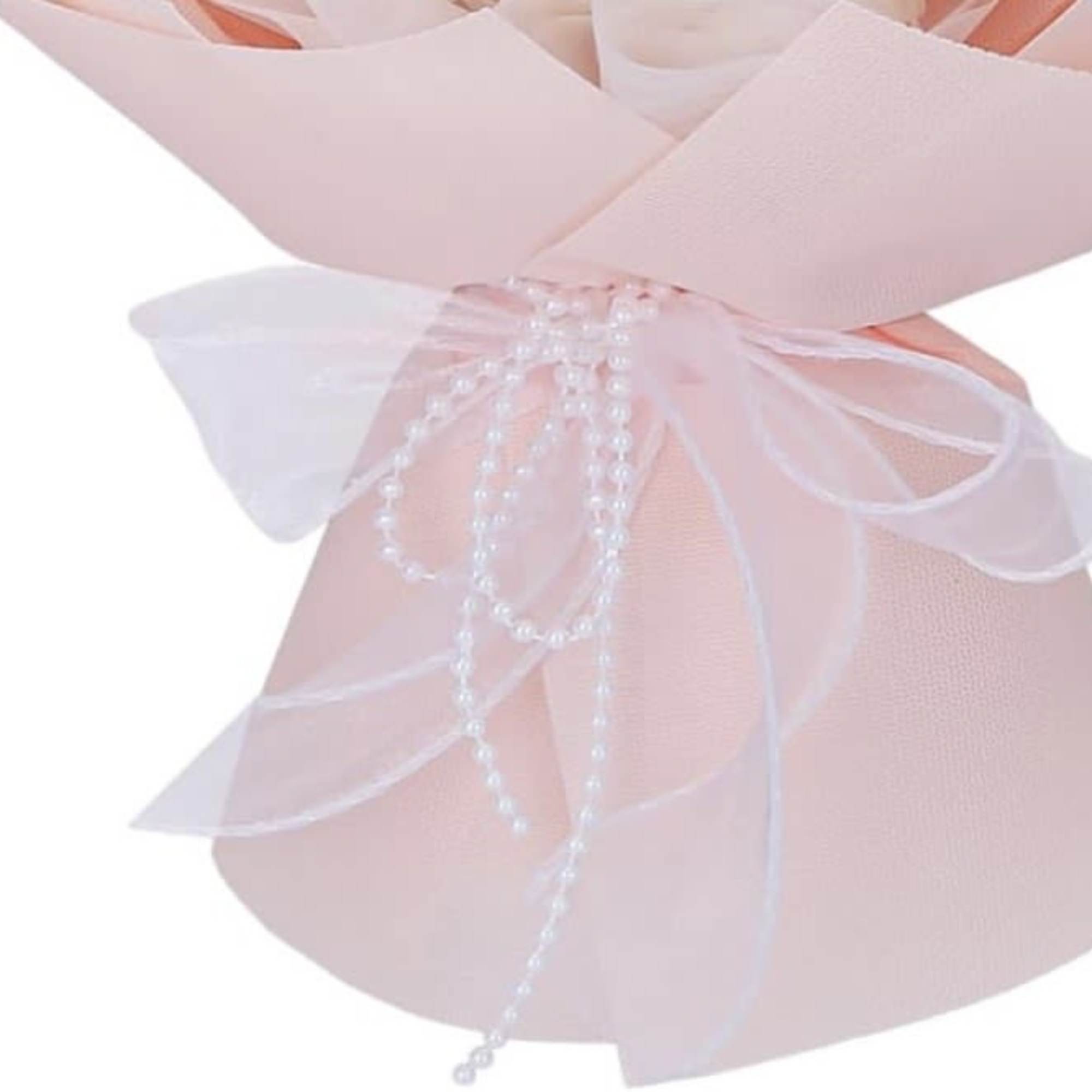 A bouquet of white and pink roses unique detail to tell the