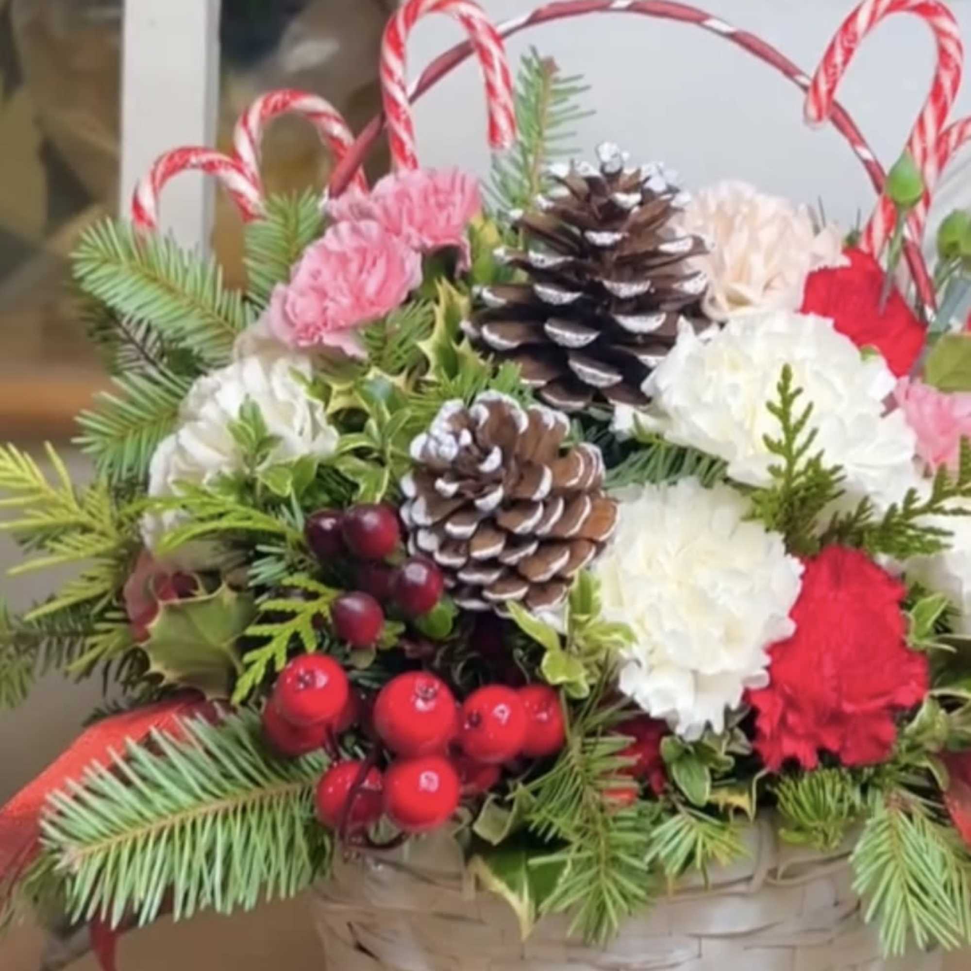 Touches of color and sweetness combined in a single arrangement the traditional