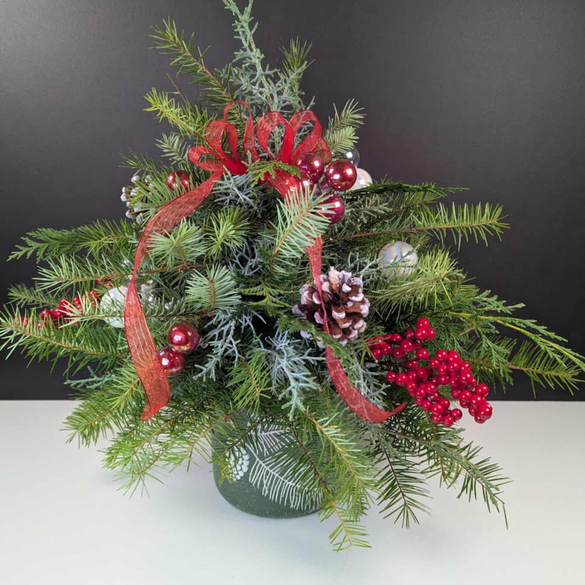 Add a touch of classic Christmas cheer to your holiday d&eacute;cor with