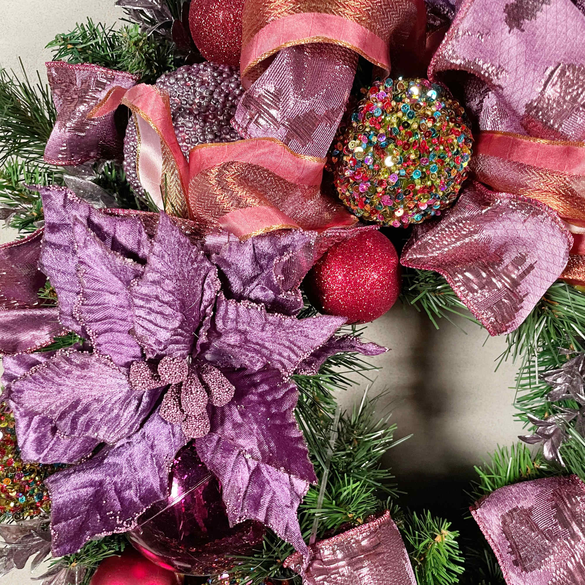 We love an untraditional pop of color for the holidays! Shades of