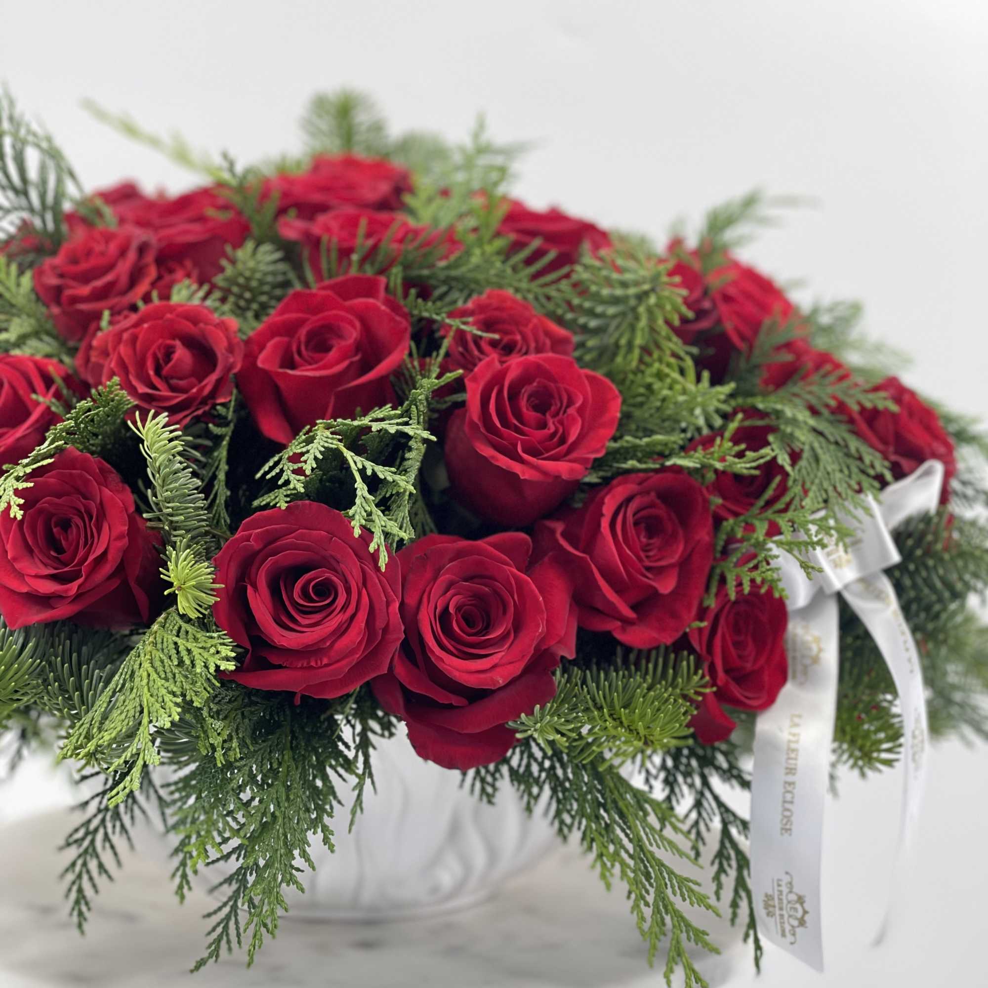  Beautiful Christmas vase with 62 red roses 