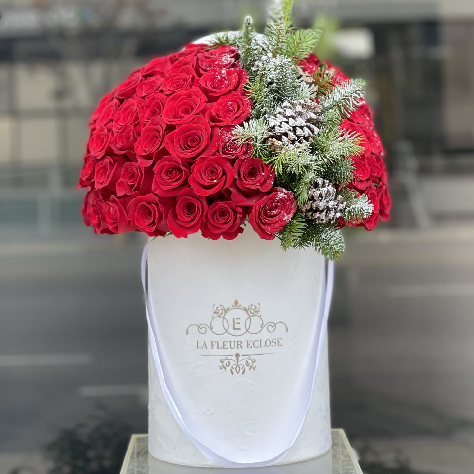 Roses in our velvet,white,signature box
