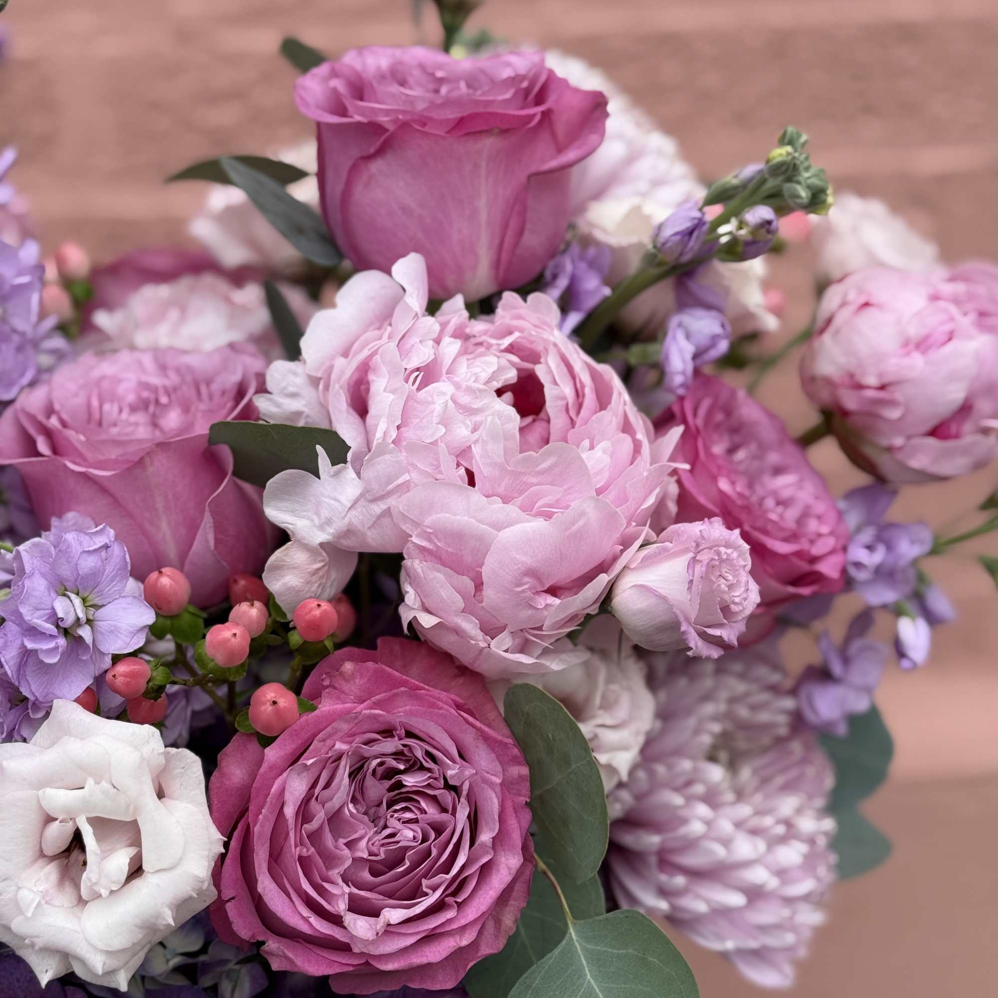 Double-sided arrangement in a box.

The color scheme of the arrangement is lavender