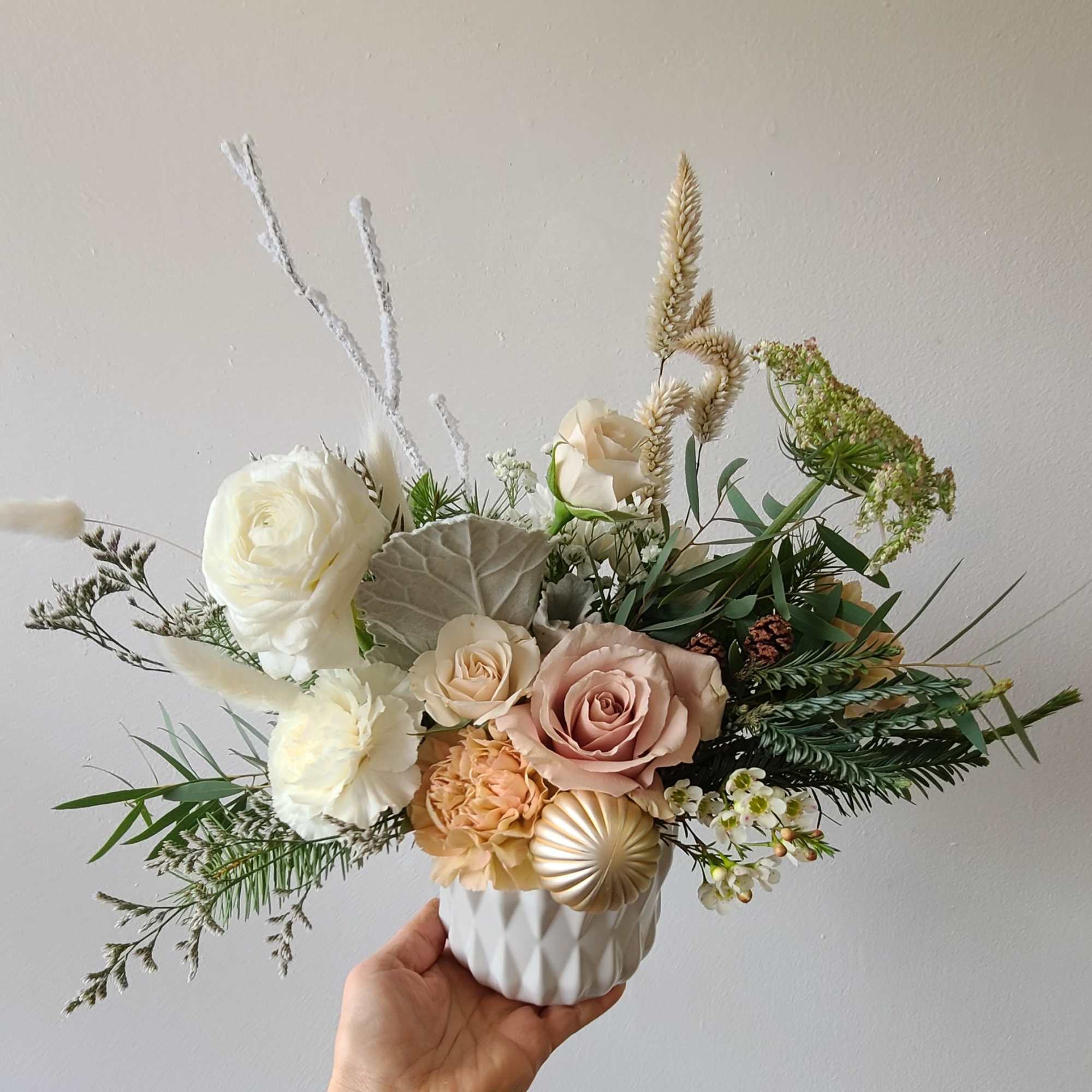 Small Size Vase Arrangement

*Store Hours:
Mon~ Fri: 10:00 a.m. to 6:00 p.m.
Sat: 9:00