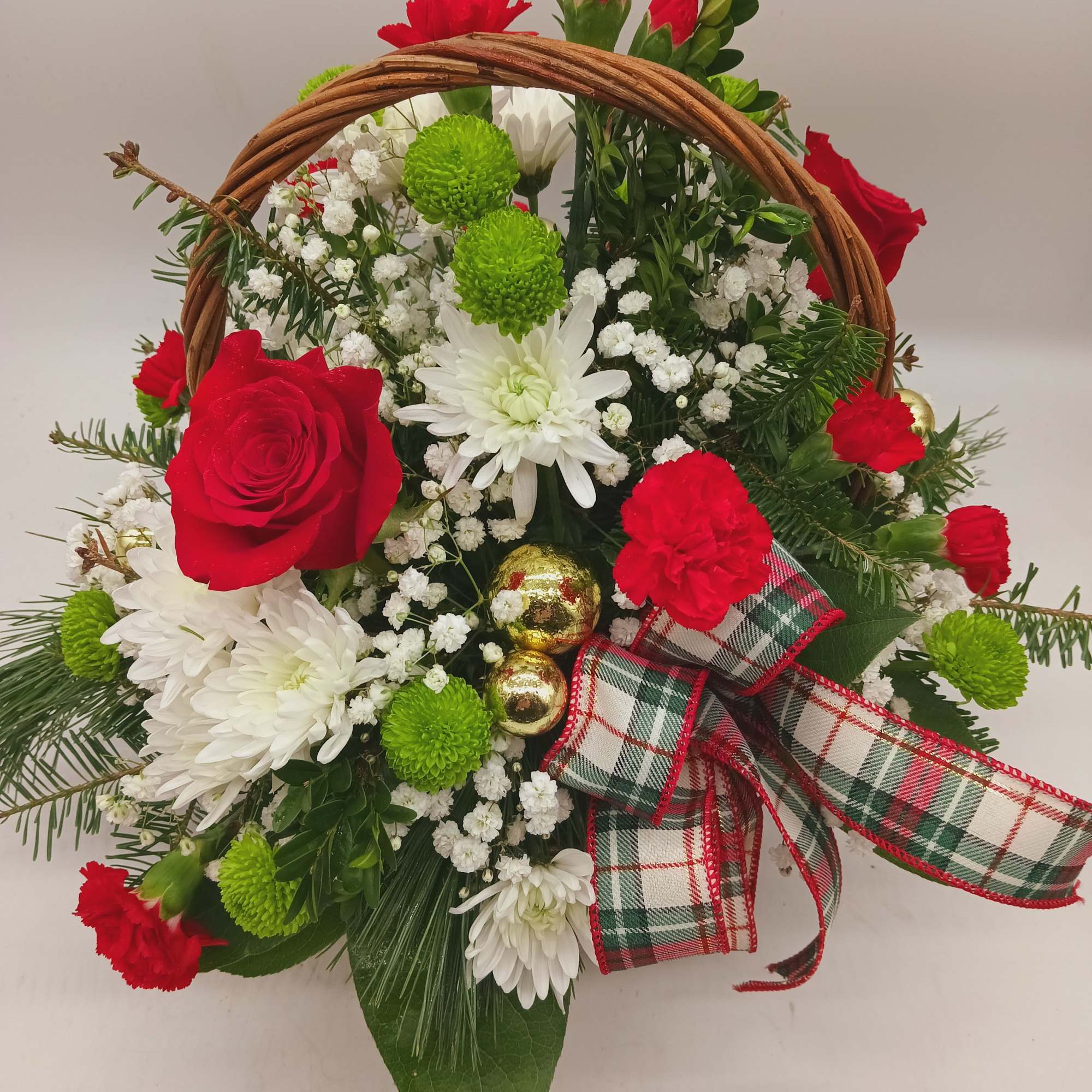 A basket full of Cheer!
Full of seasonal favorites, the basket is adorned