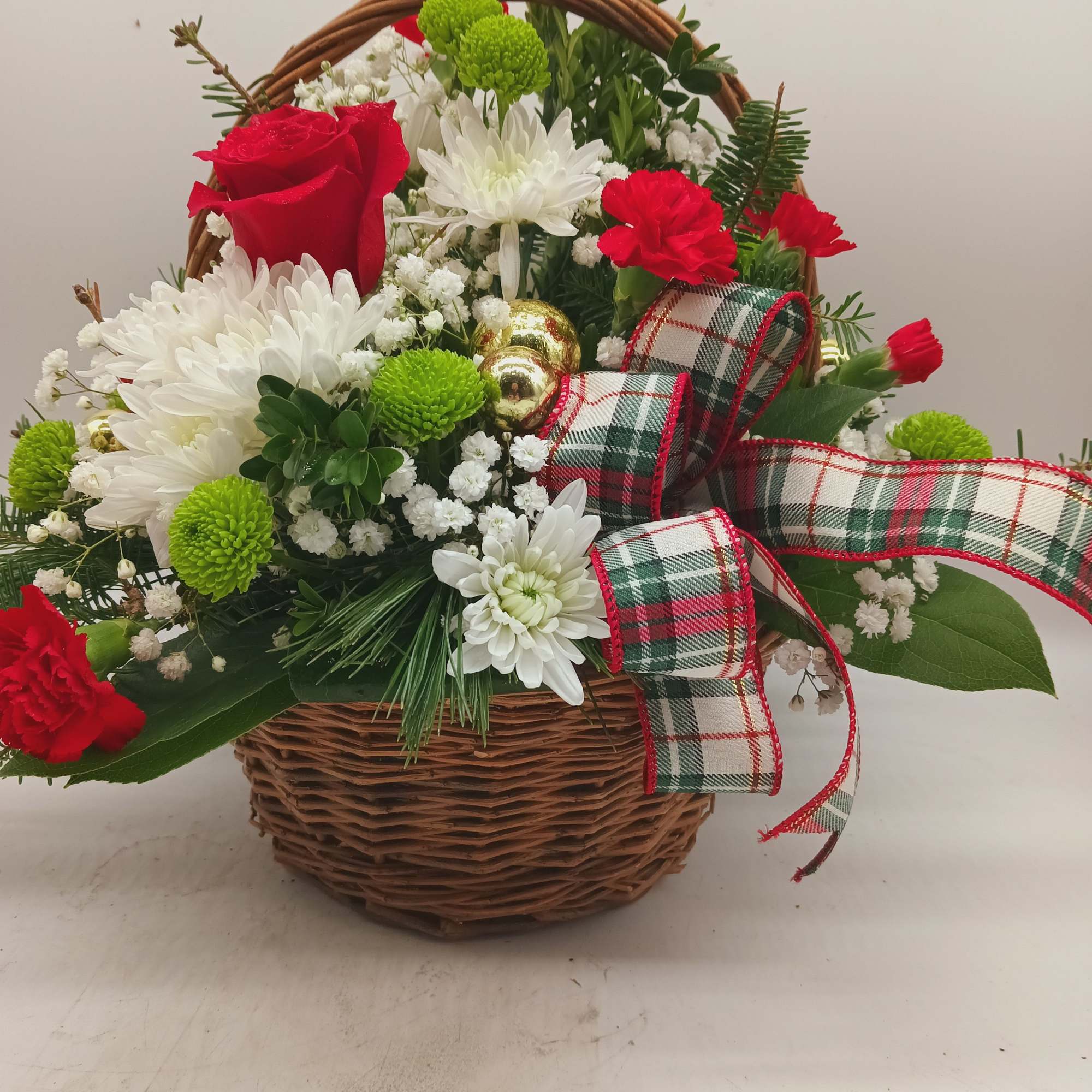 A basket full of Cheer!
Full of seasonal favorites, the basket is adorned