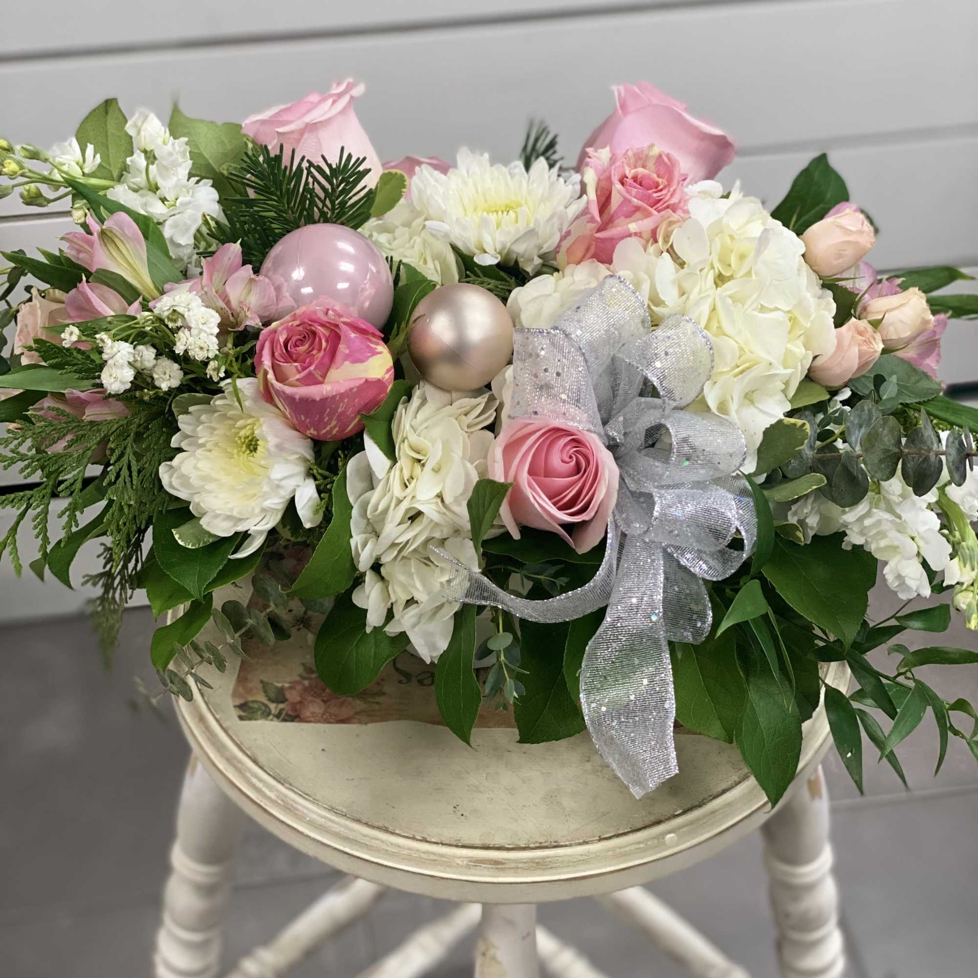 Florida style Christmas arrangement, pinks and whites