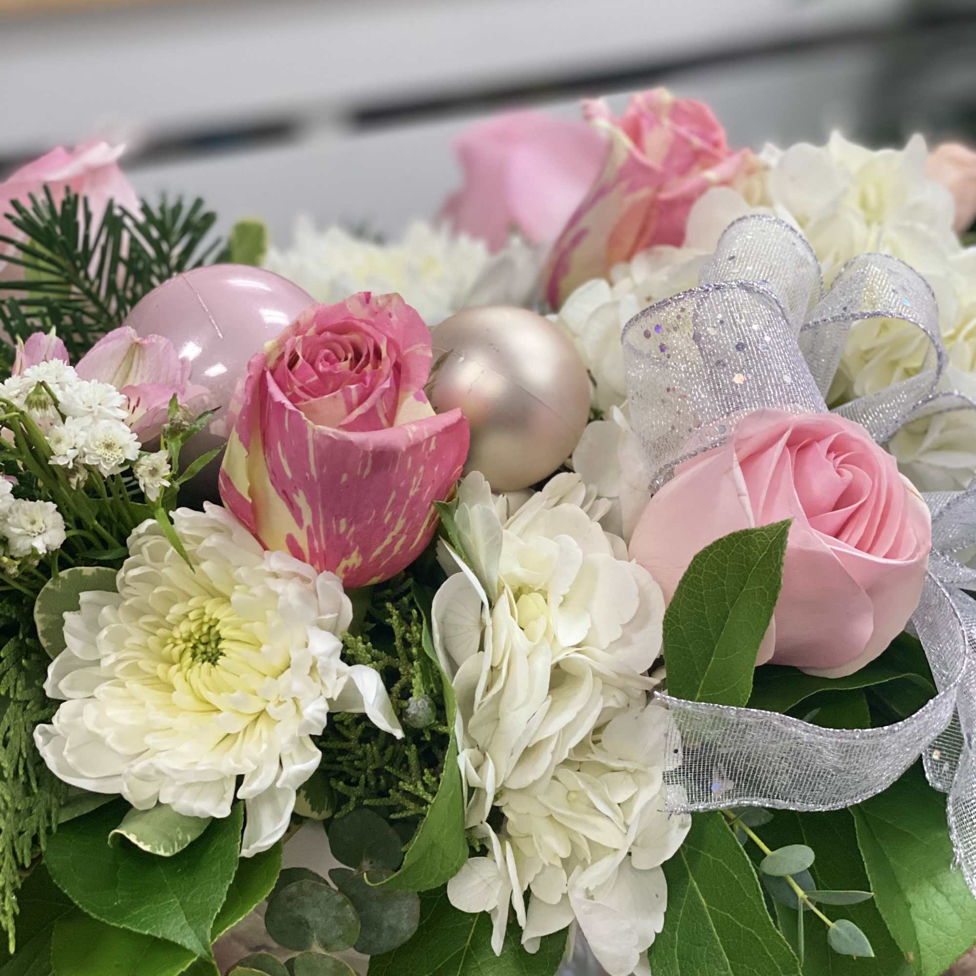 Florida style Christmas arrangement, pinks and whites
