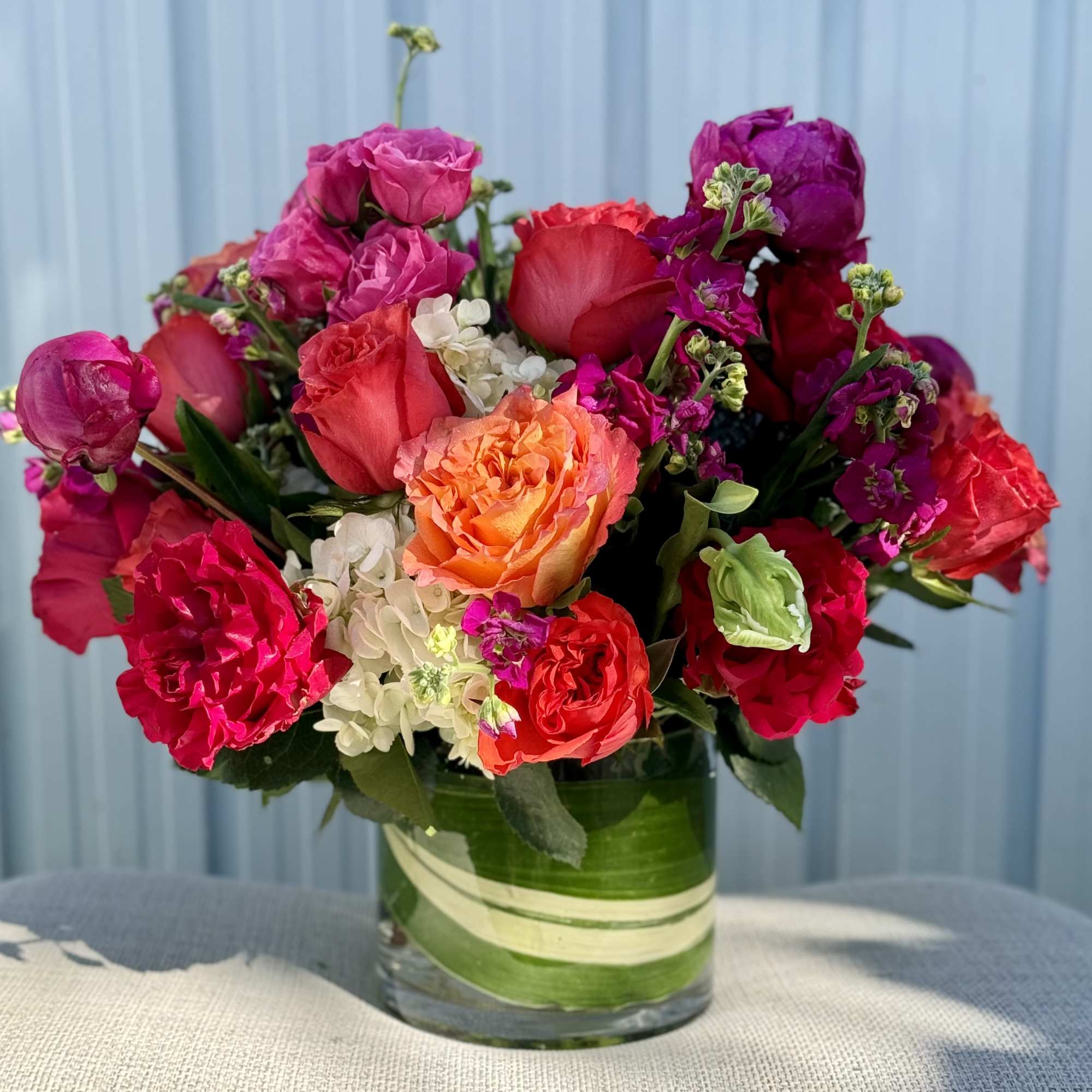 A bright beautiful design with gorgeous garden roses, hydrangeas, and peonies!!!
This one