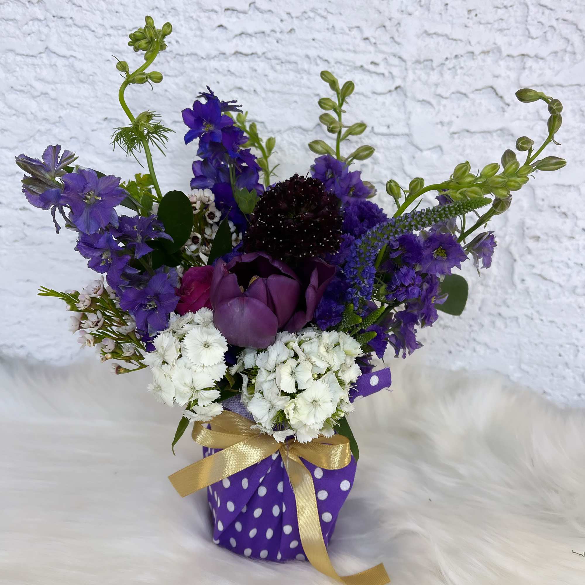 Cans full of love decorated with fresh seasonal flowers.

With our special and