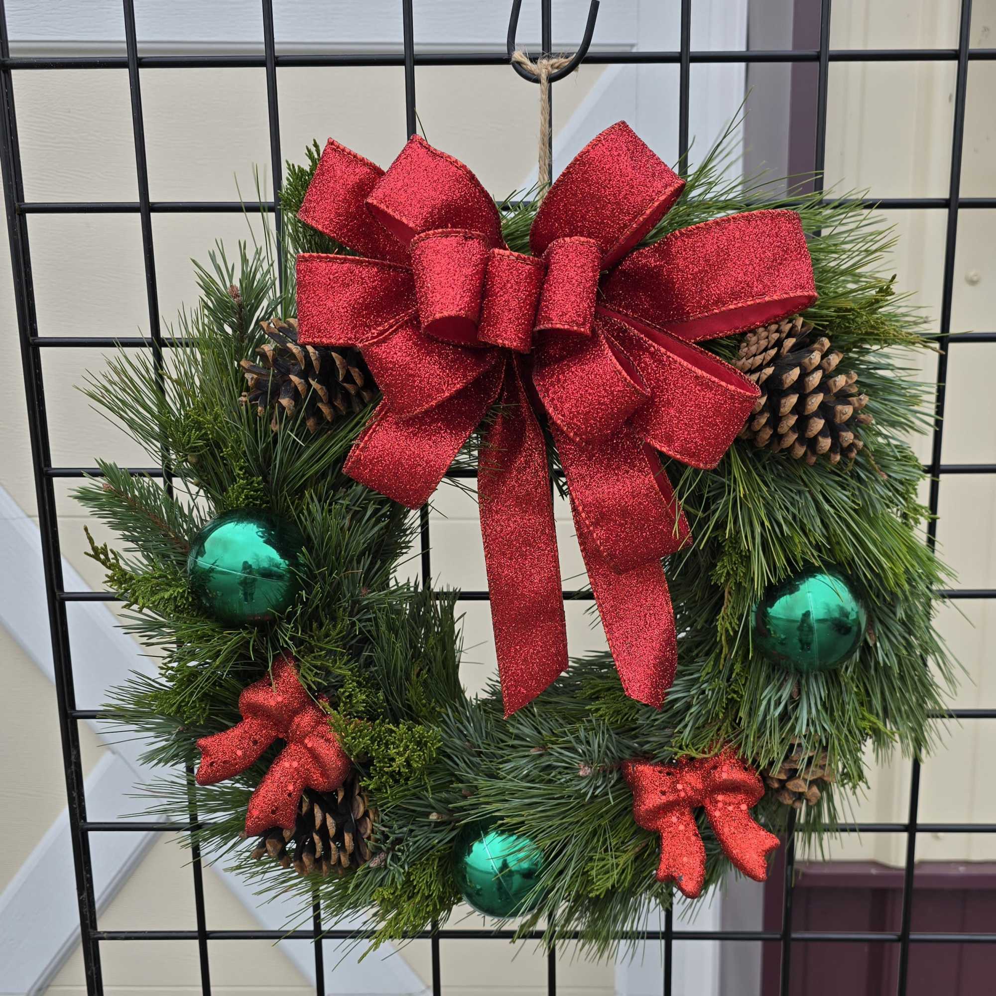 Handmade fresh pine wreaths made with 3 types of pine on a