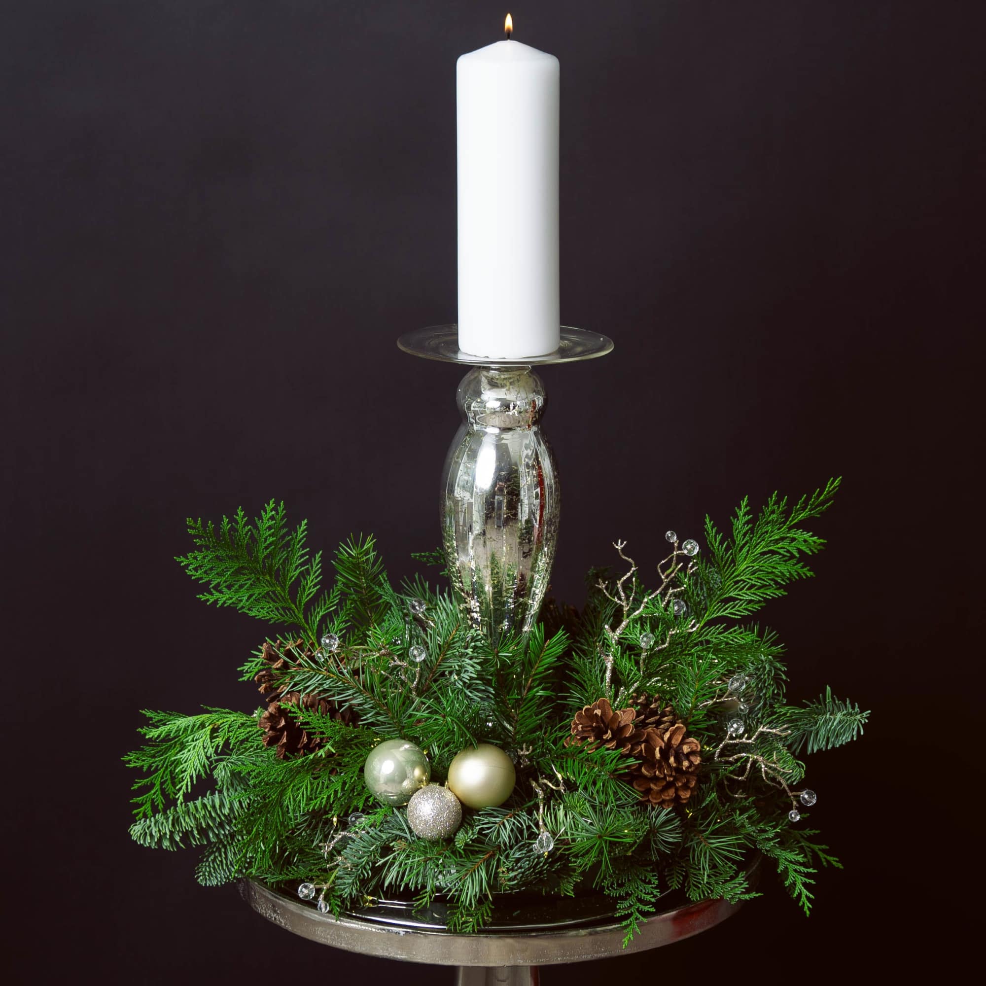 A quiet glow for the holiday season. NO. 8 WINTER LIGHT combines