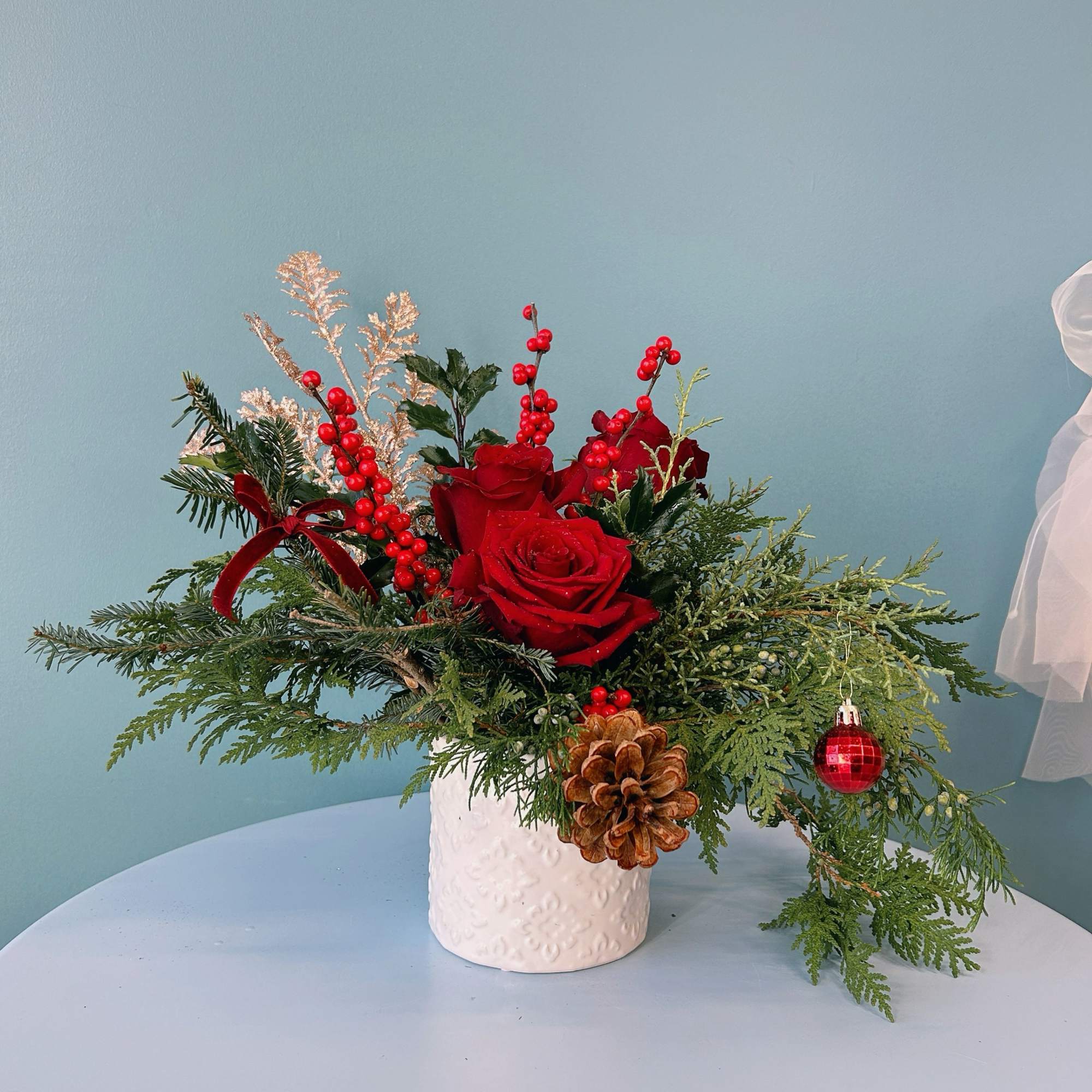 Add a touch of classic holiday sophistication to your table with the