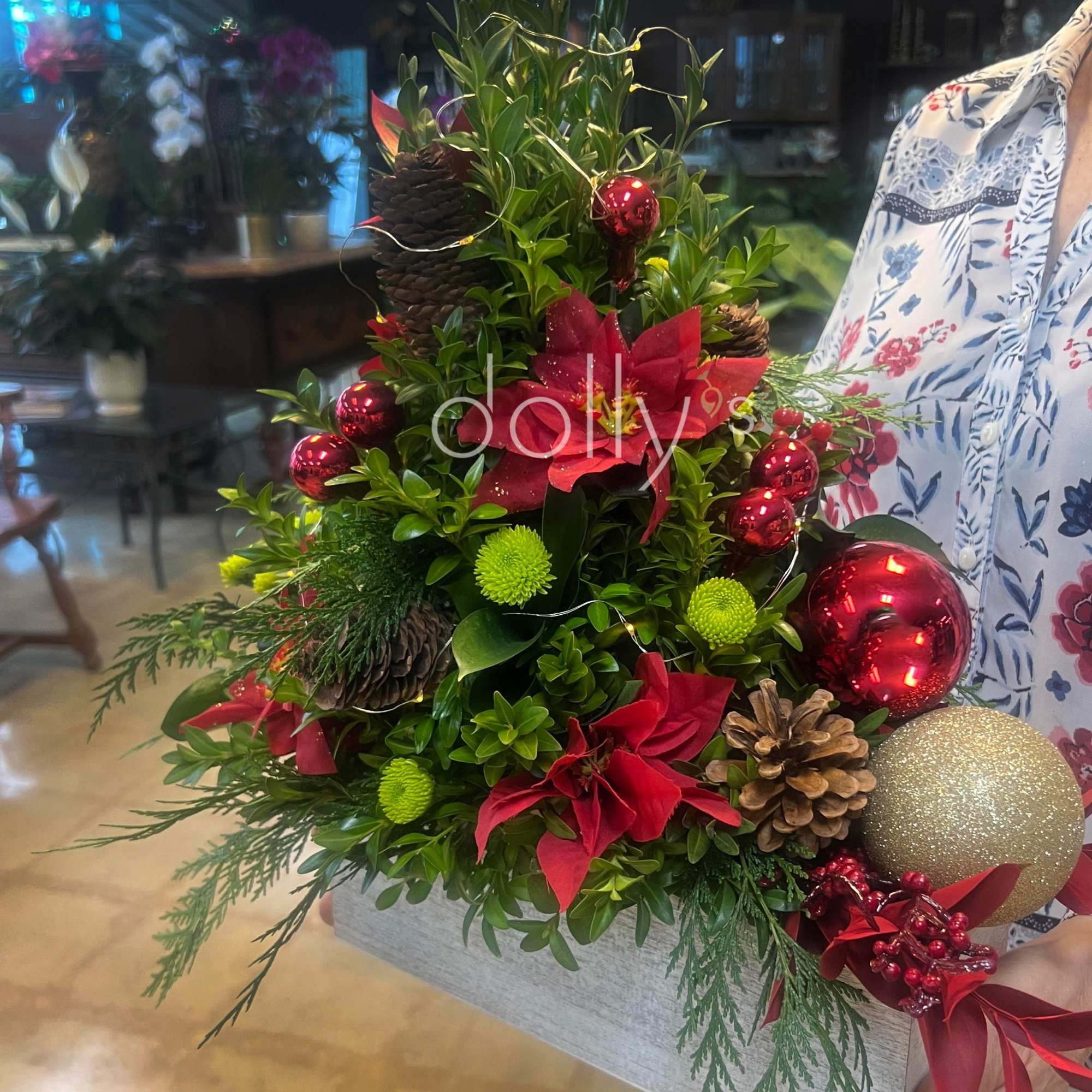 Between 18&quot; - 20&quot; (46cm - 51cm)
Decorations will be refreshed and varied