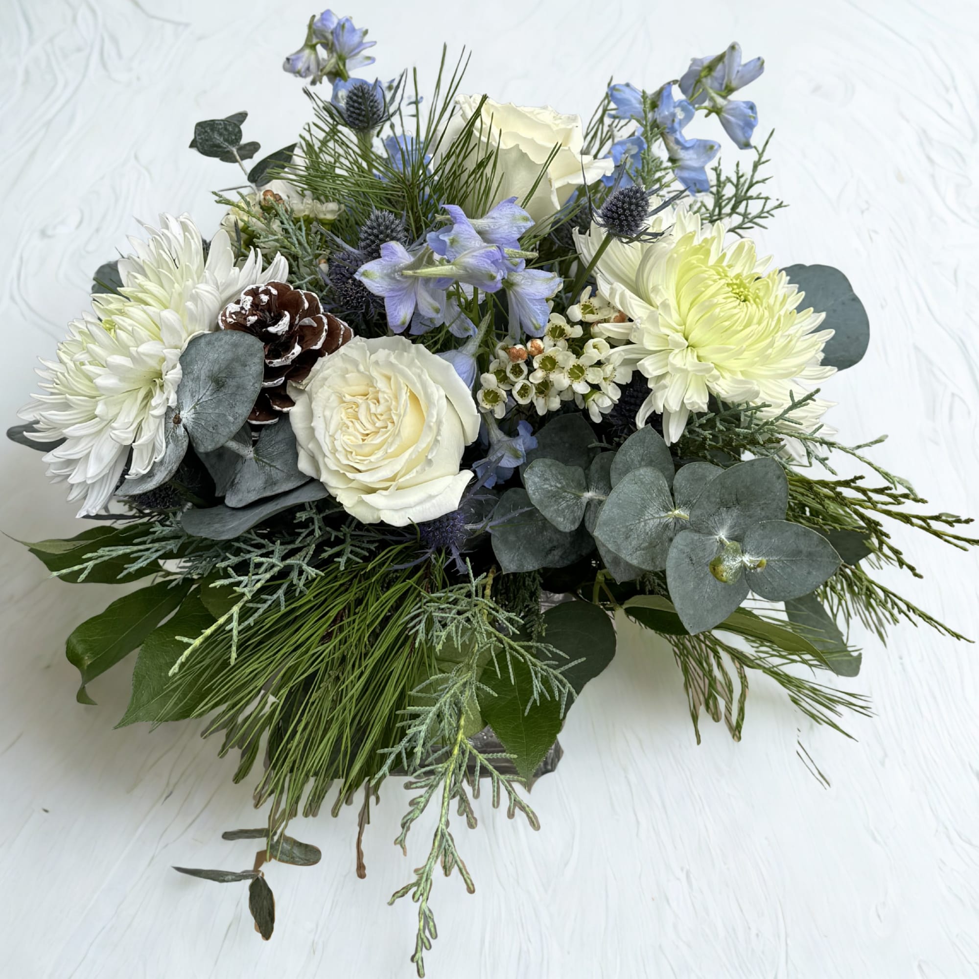 Clean, cool tones of white and blue create a refreshing winter aesthetic.