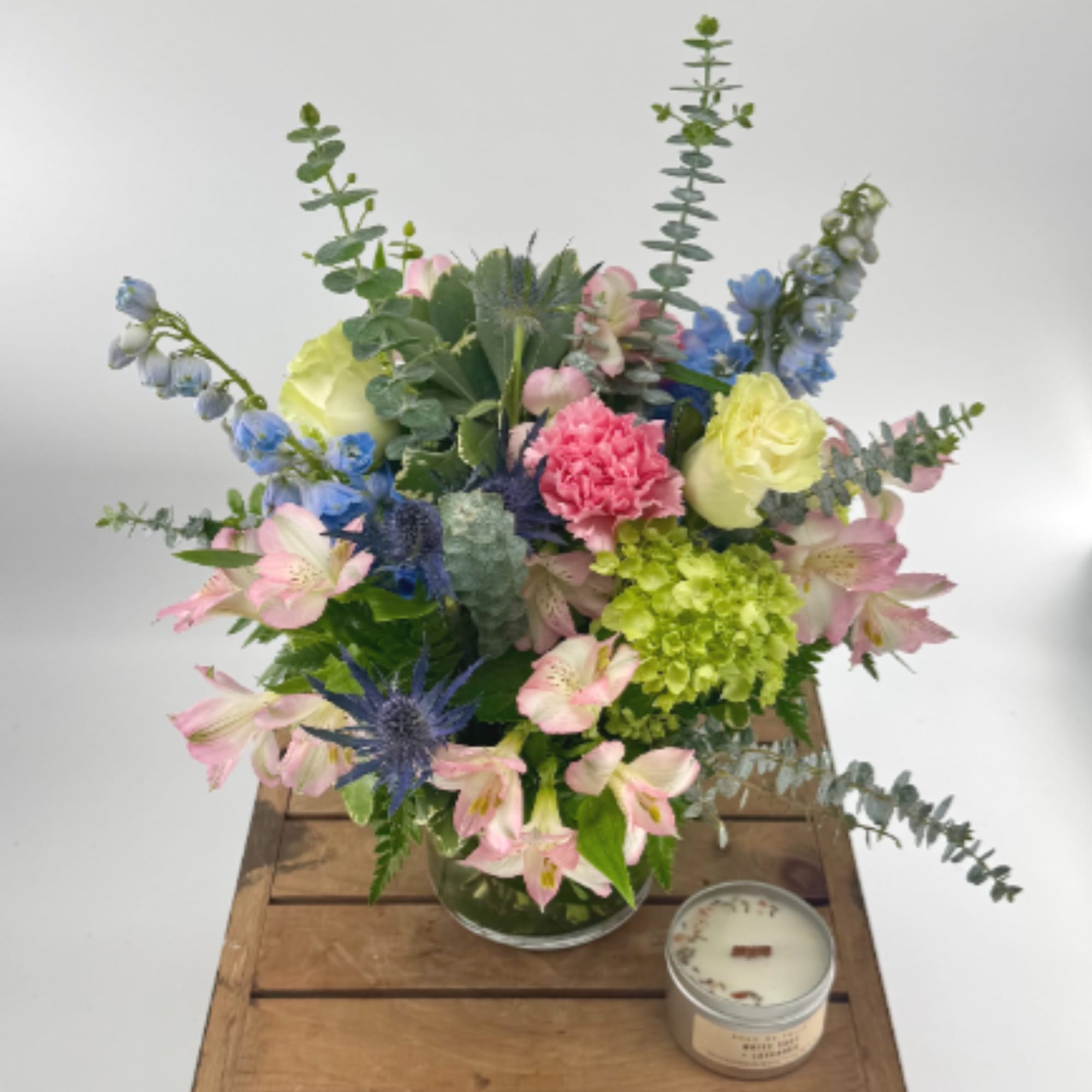 You&rsquo;d like to surprise someone with gorgeous fresh flowers&hellip;a mix of blooms