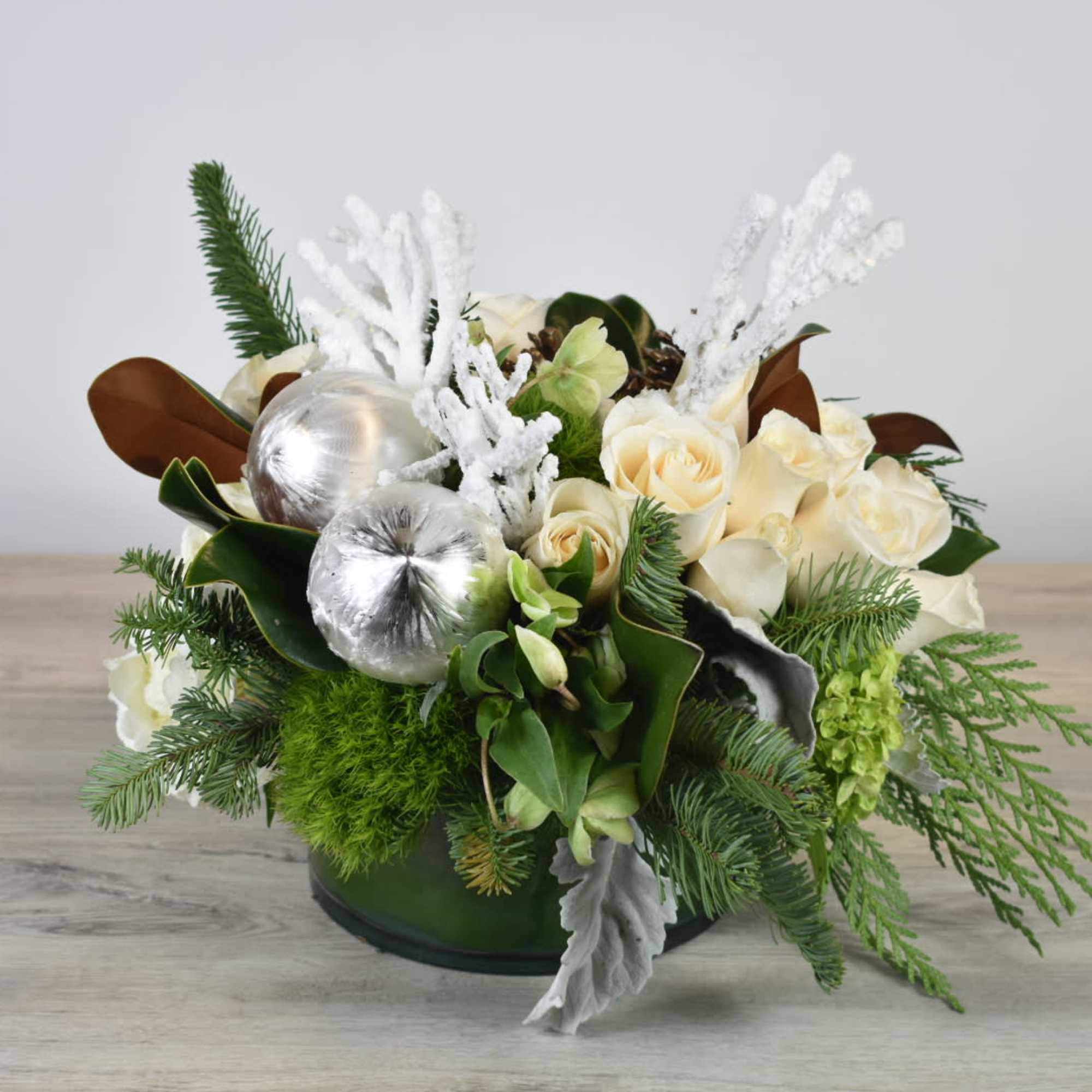 This Holiday Greetings floral design,
Comes in a low cylinder glass vase, White