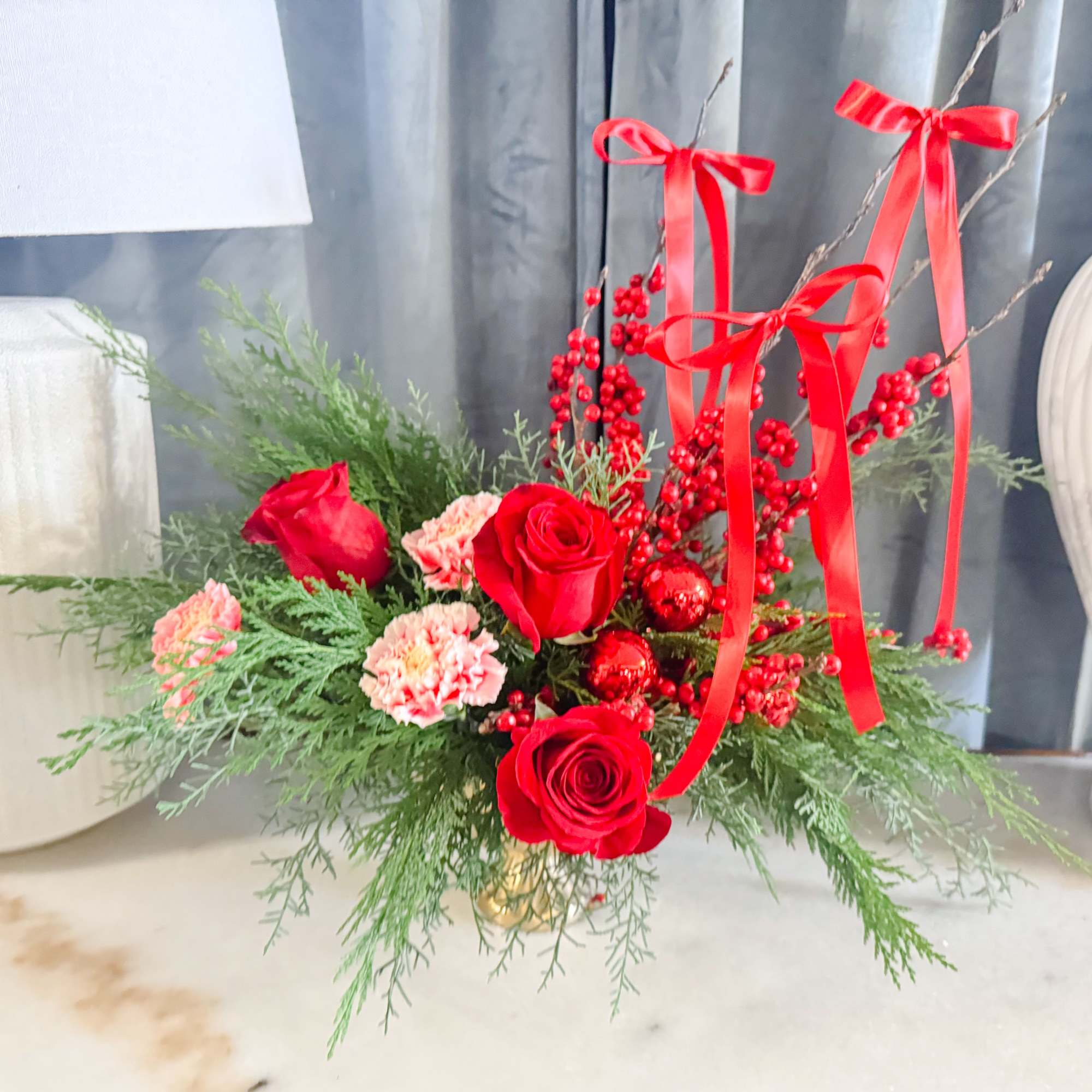 The "Merry and Bright" arrangement is a harmonious blend of classic and