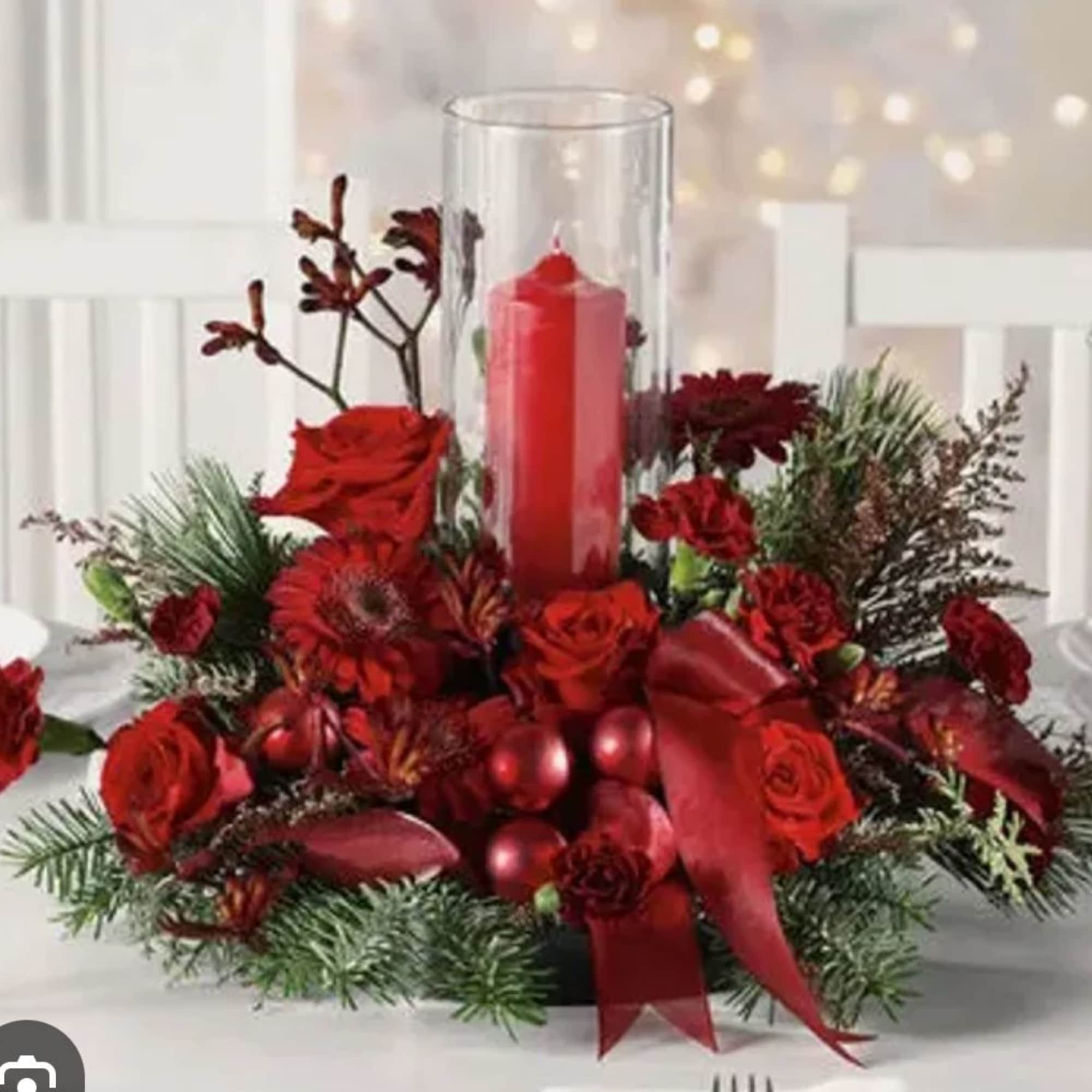 The magic of the holidays with the beautiful table centerpiece
