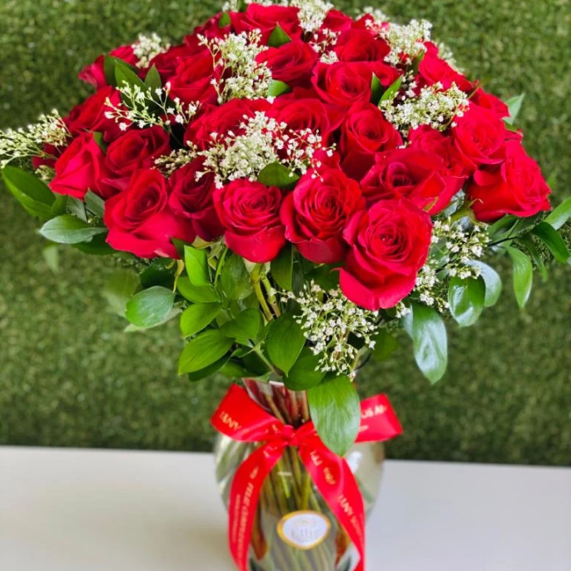 Farm, fresh and beautiful red roses!!! Make hearts happier by giving them