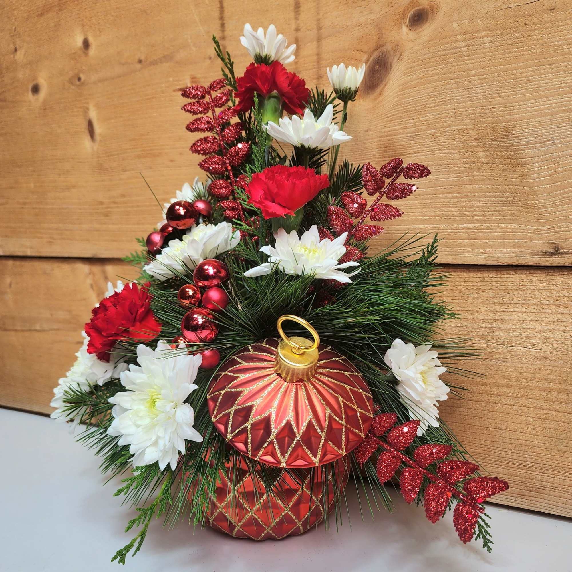 Crimson Keepsake is an elegant way to spread holiday cheer this season!