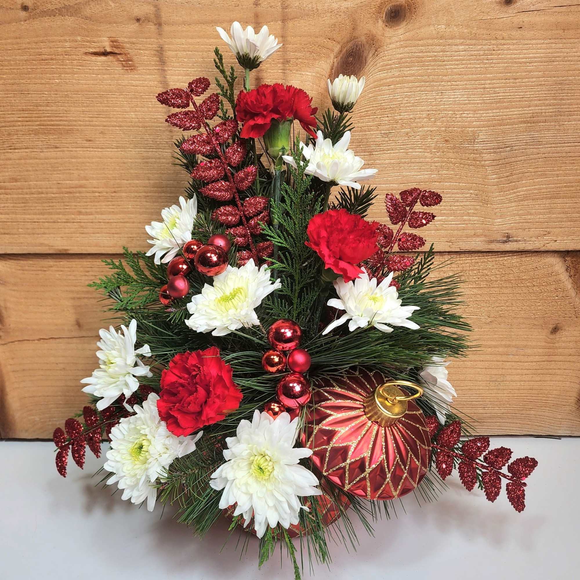 Crimson Keepsake is an elegant way to spread holiday cheer this season!