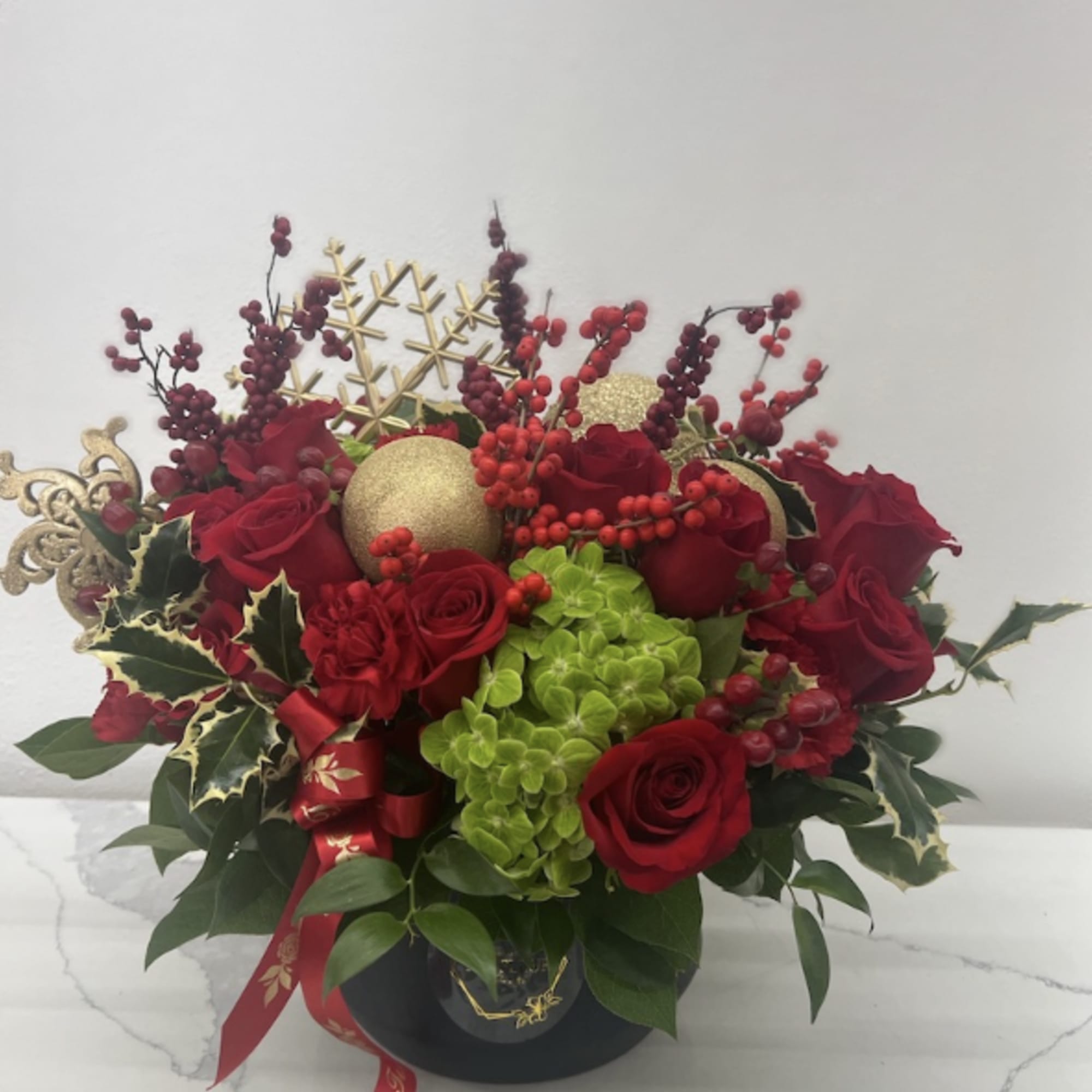 This elegant arrangement will set a holiday tone for any home or