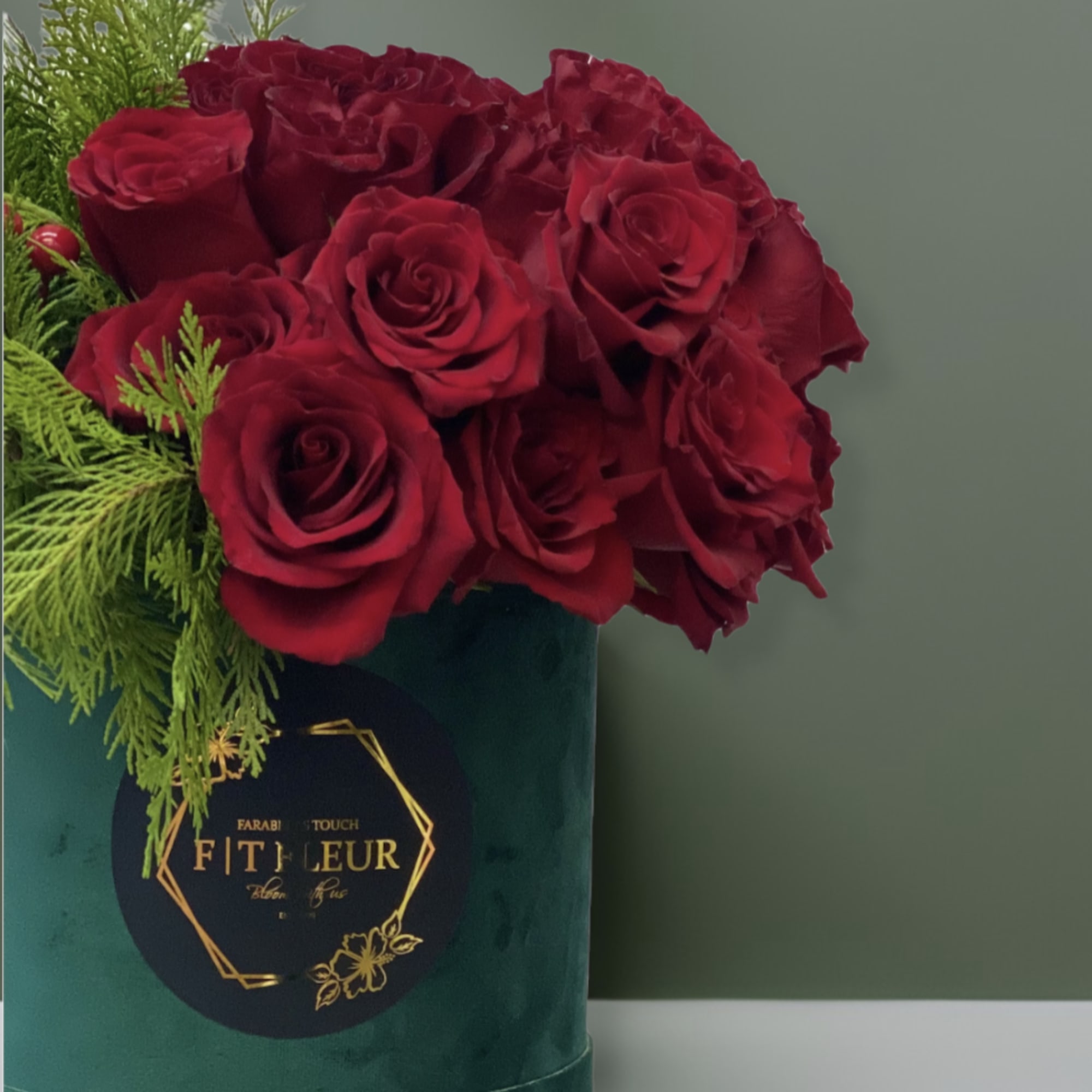 This arrangement arrives in a Hat box with fresh red roses, artificial