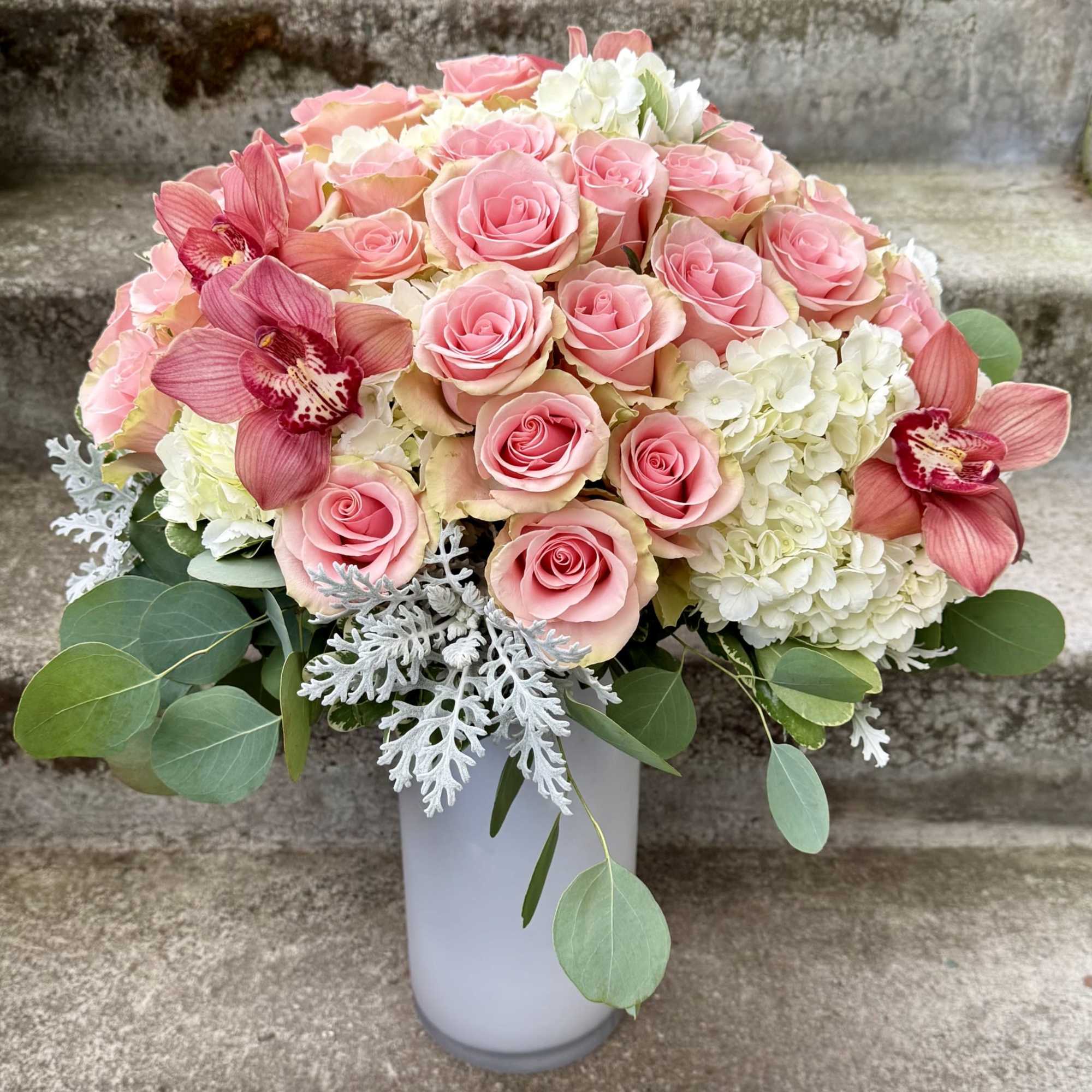 Our Signature Rose Arrangements are the epitome of Fiori style. Instead of