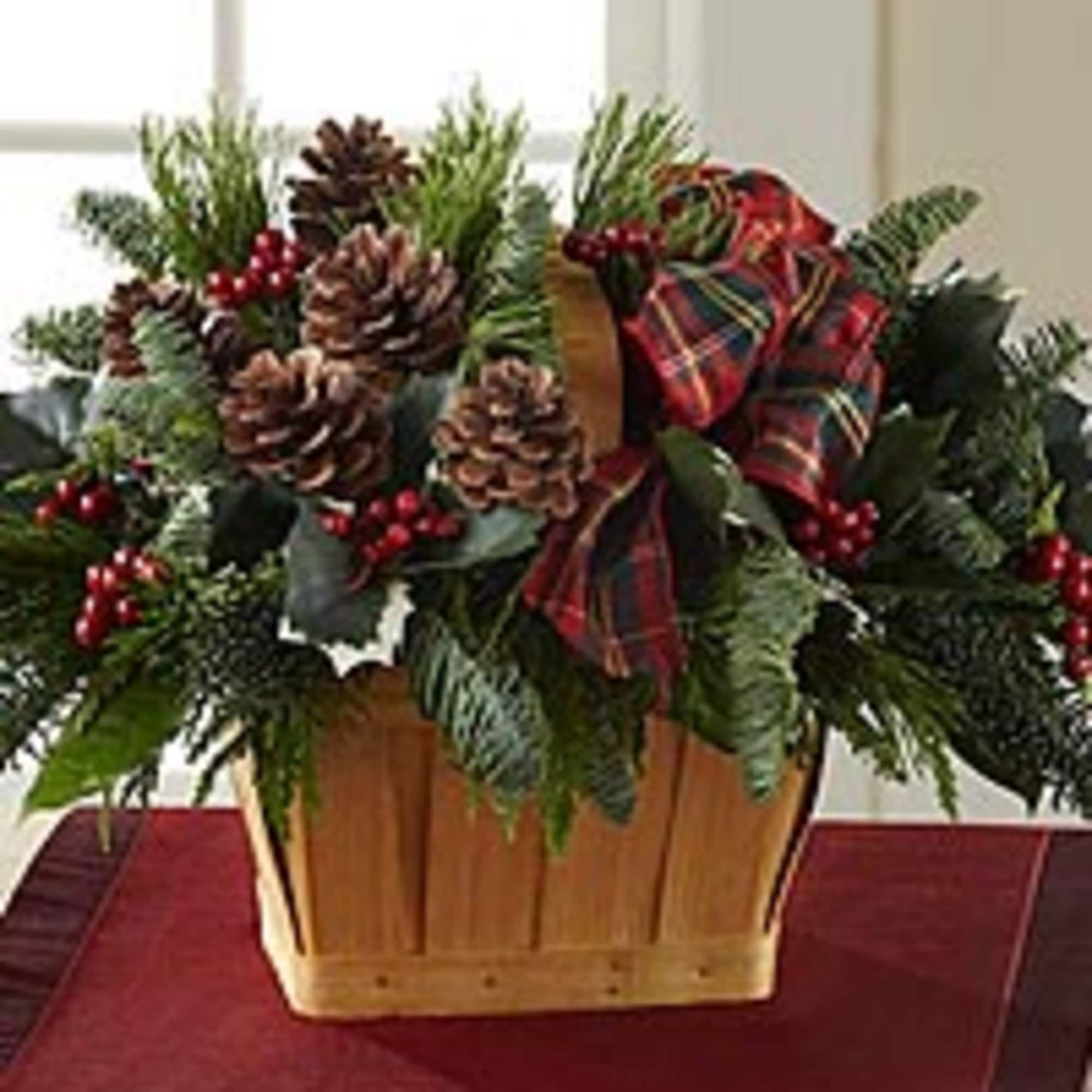 Adding warmth and a homespun look to your Christmas d&eacute;cor, this fresh