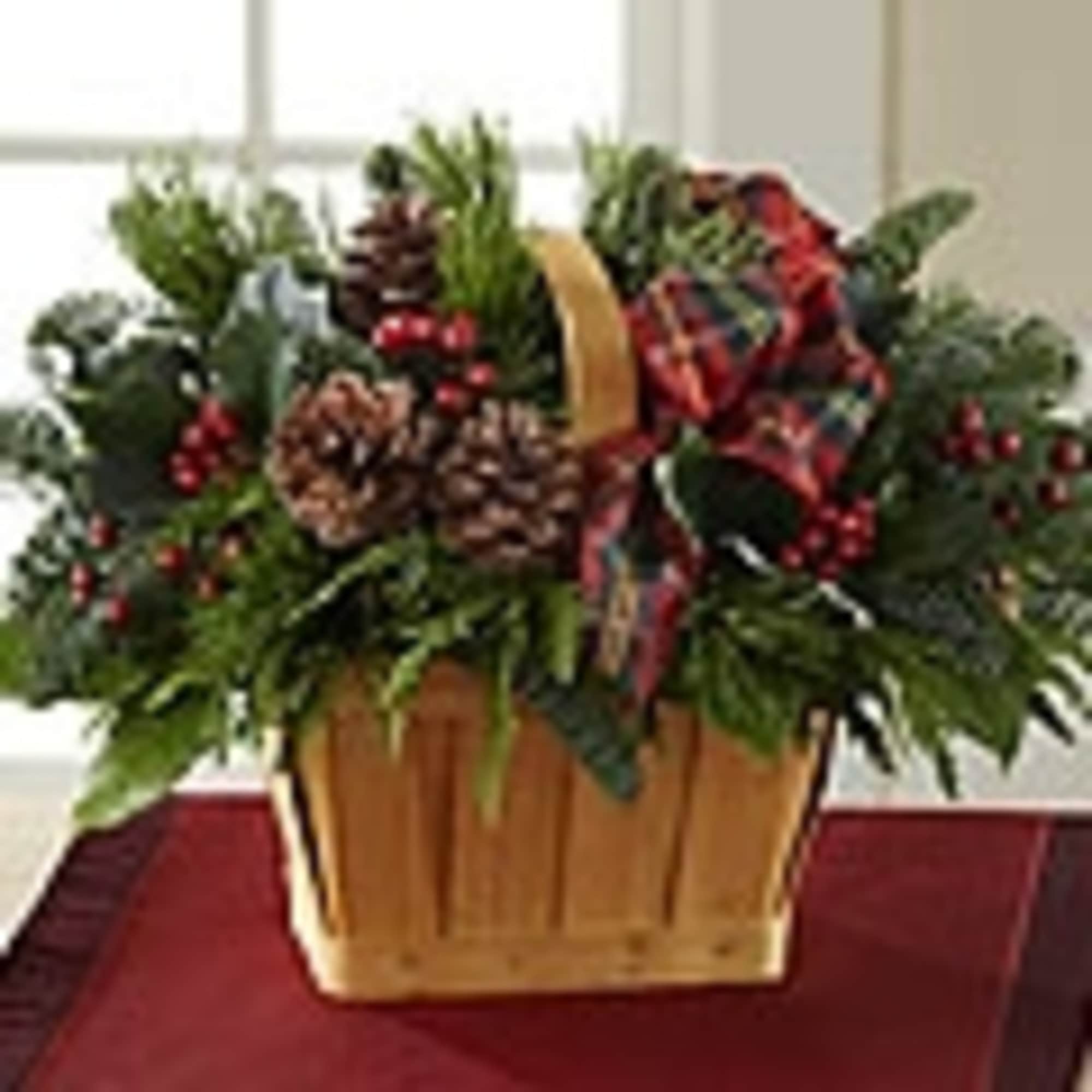 Adding warmth and a homespun look to your Christmas d&eacute;cor, this fresh