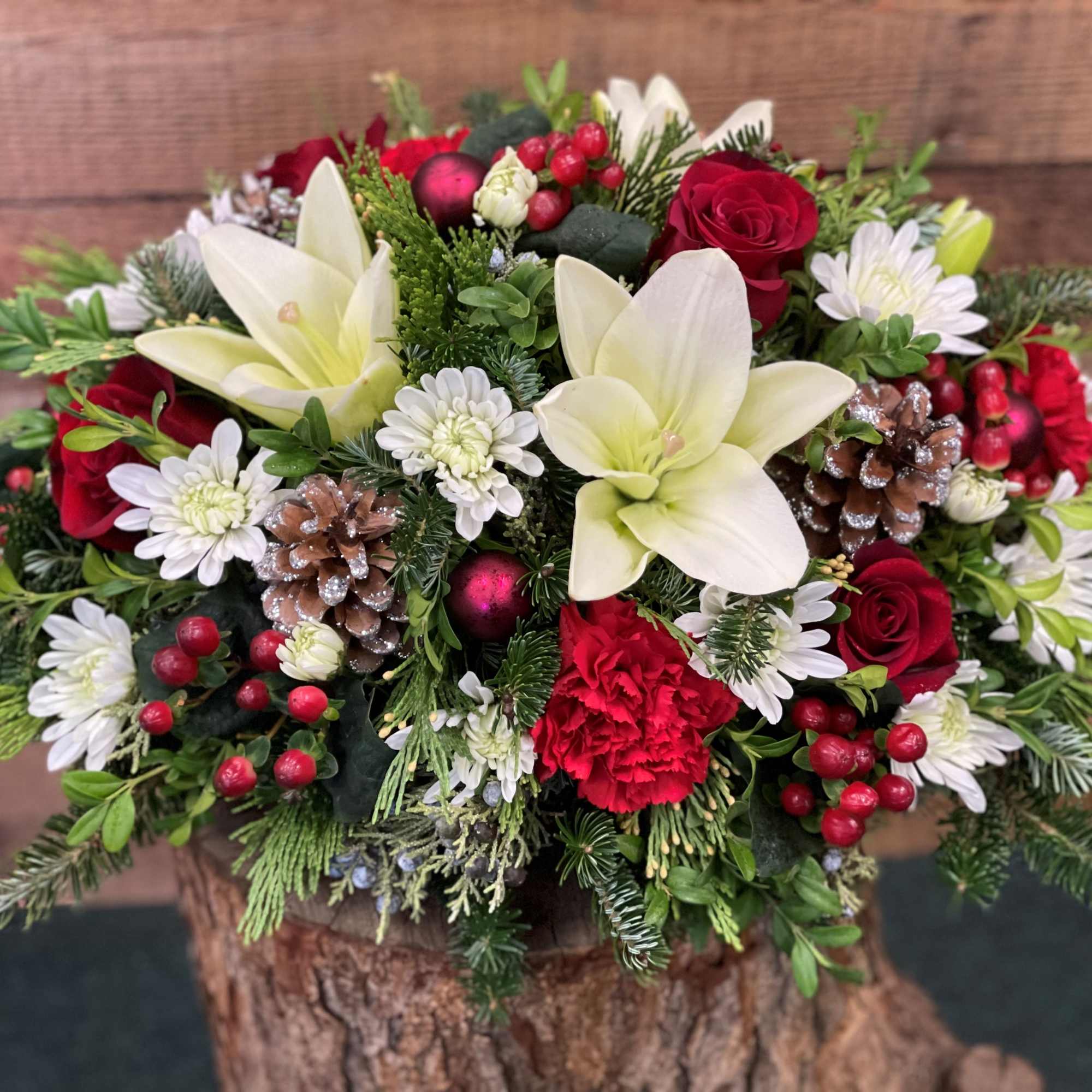 This elongated centerpiece is perfect for any holiday celebration. All the classic