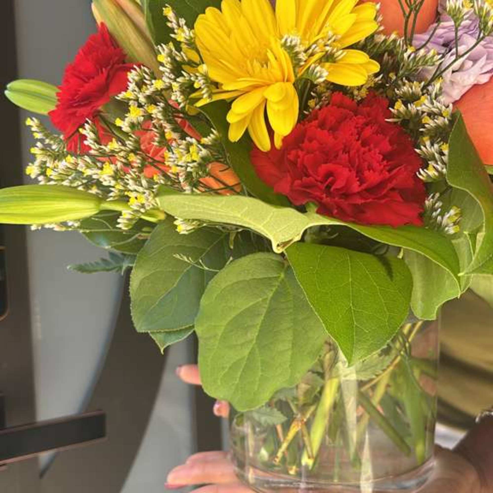 Ellie flowers exclusive, designer choice included clear vase, ribbon, message card and