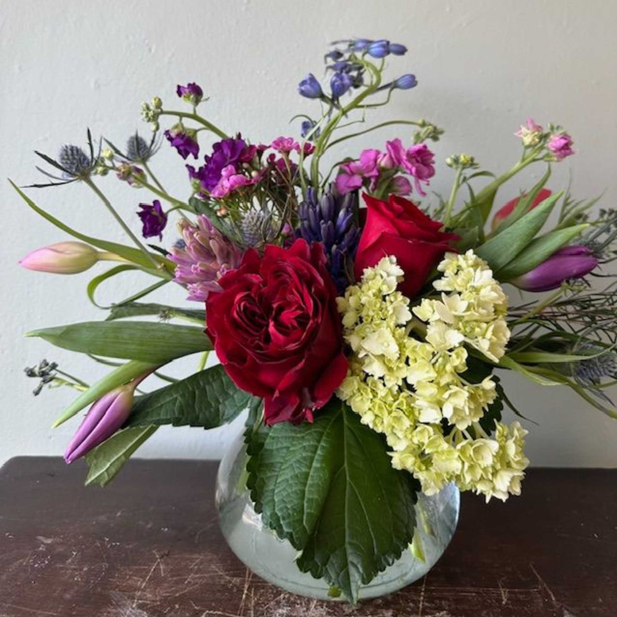 A V-Day version of our best-selling arrangement! This Valentine's Posy will brighten