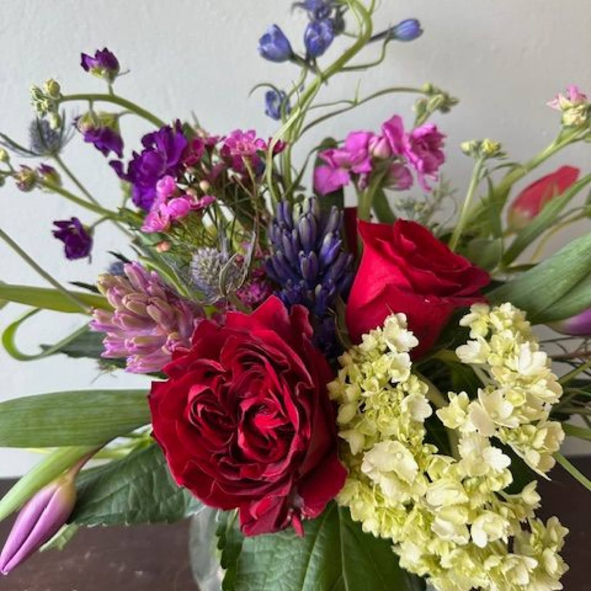 A V-Day version of our best-selling arrangement! This Valentine's Posy will brighten