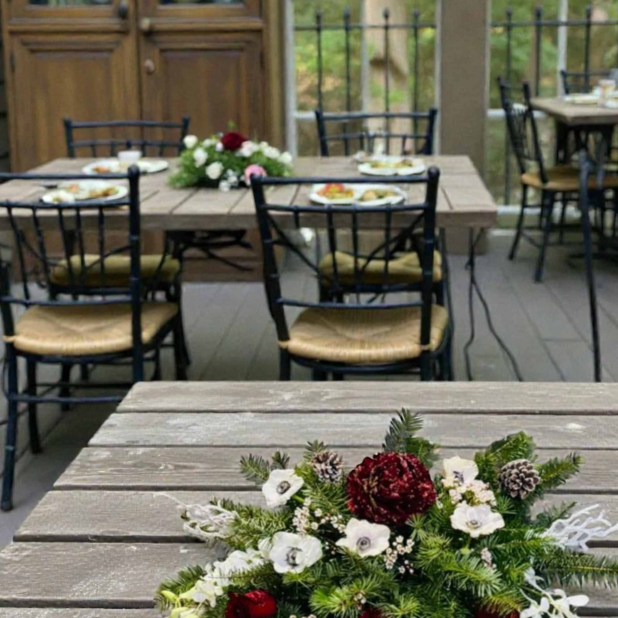 Arrangement measures approximately 8"H x 13"W
Introduce an elegant and timeless holiday centerpiece